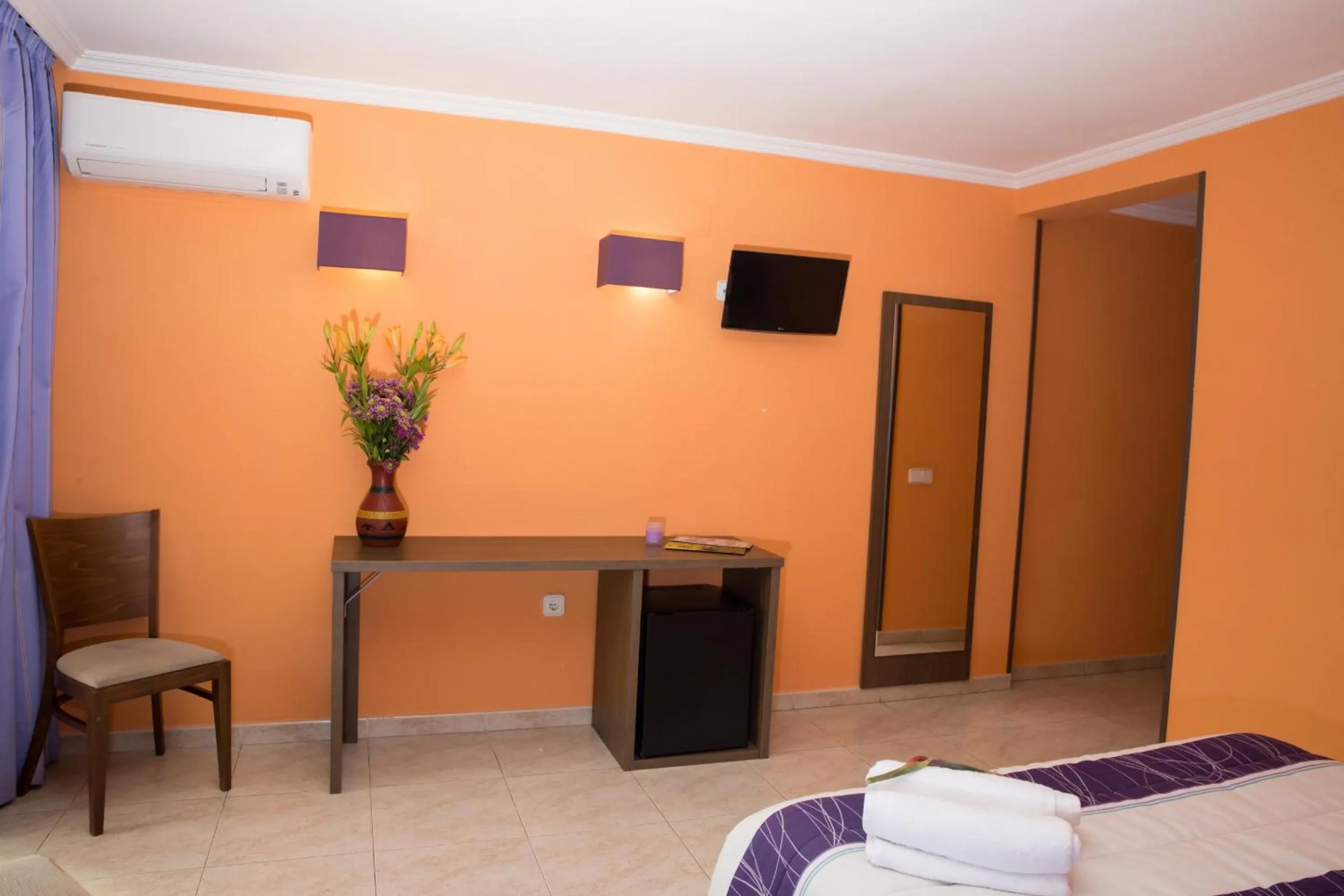 Photo of the whole room, Bed in Hotel Noguera El Albir