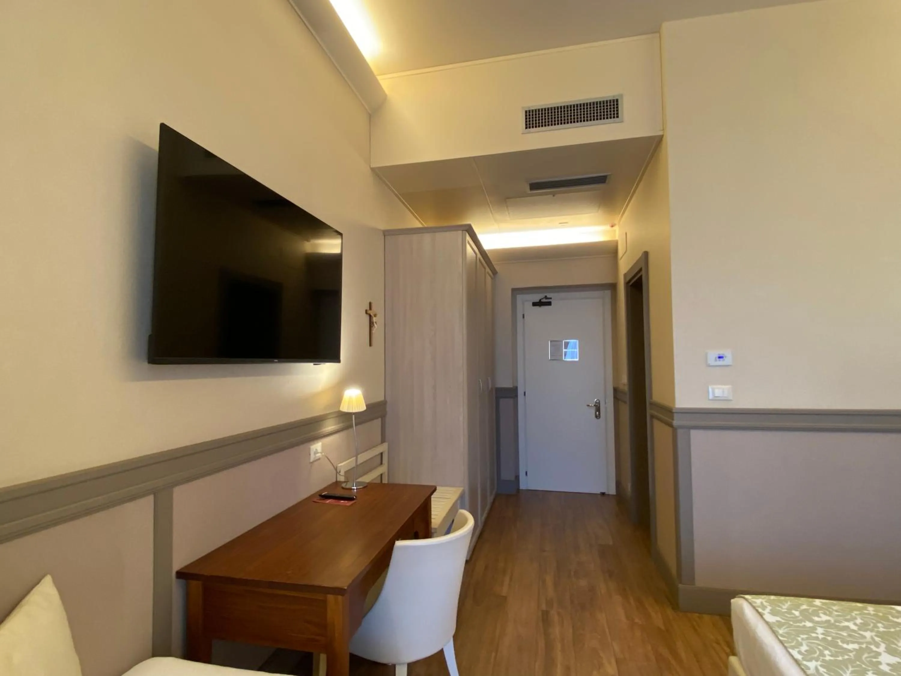 TV and multimedia in Basilica Hotel