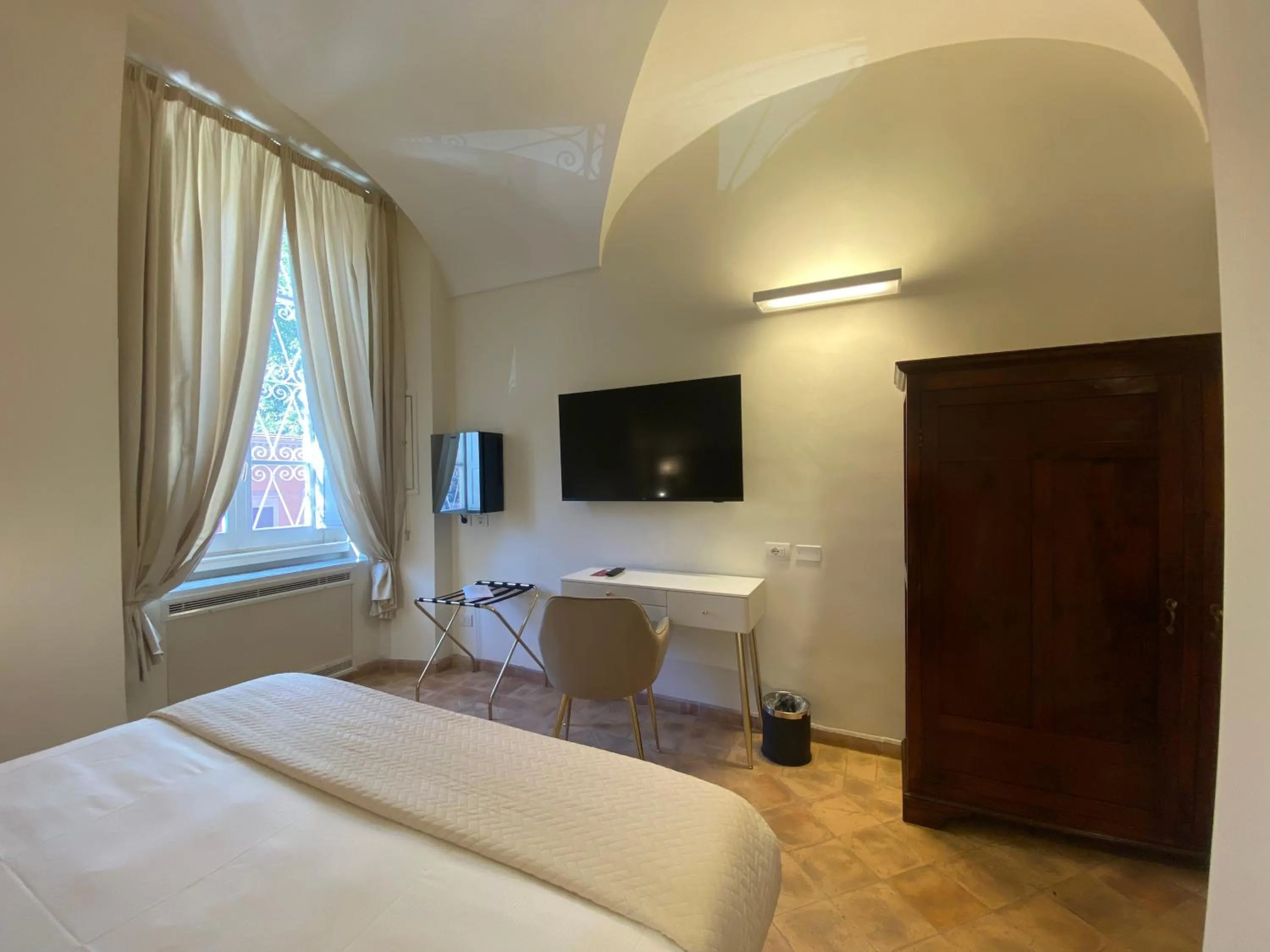 TV and multimedia, Bed in Basilica Hotel