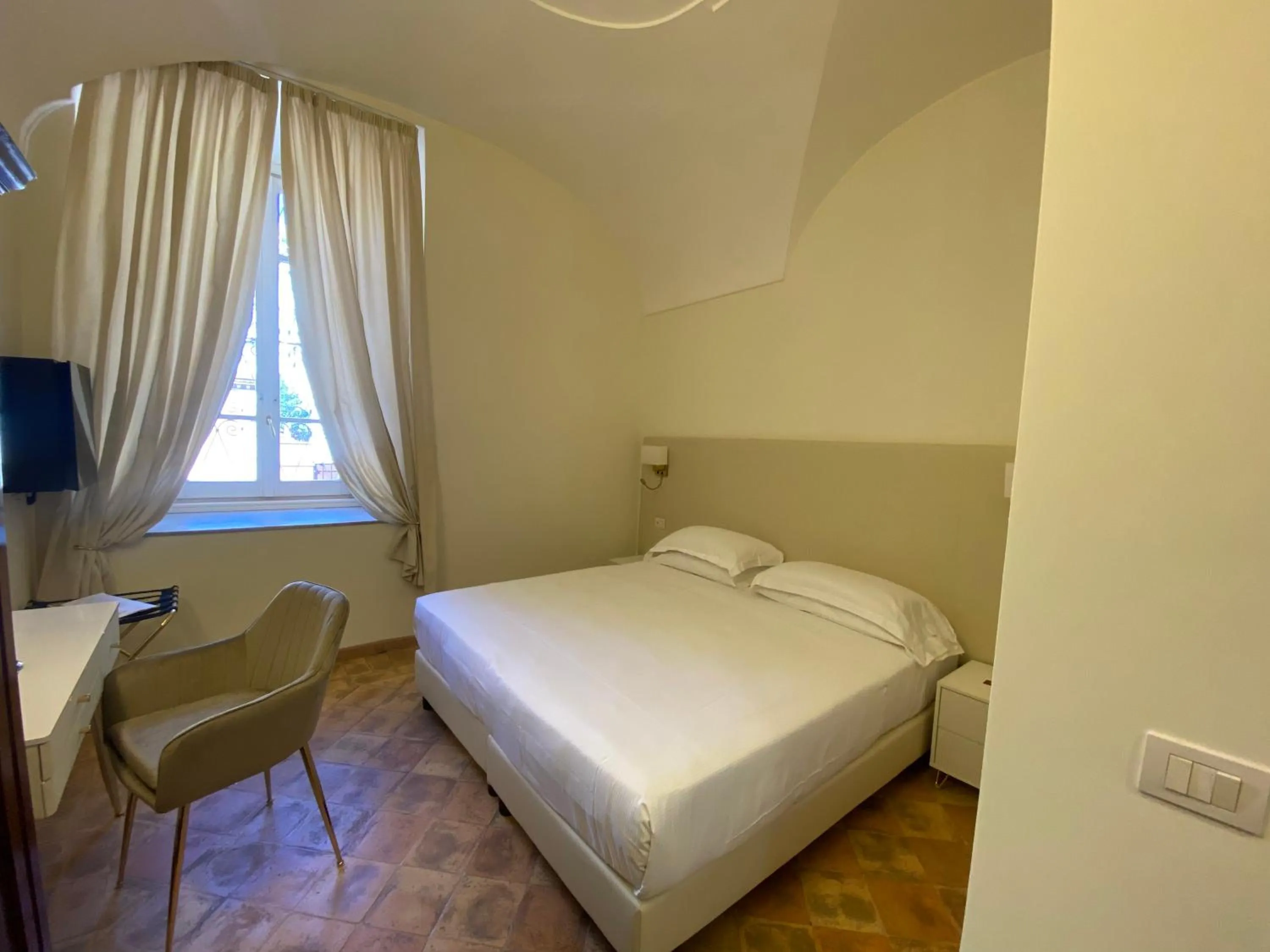 TV and multimedia, Bed in Basilica Hotel