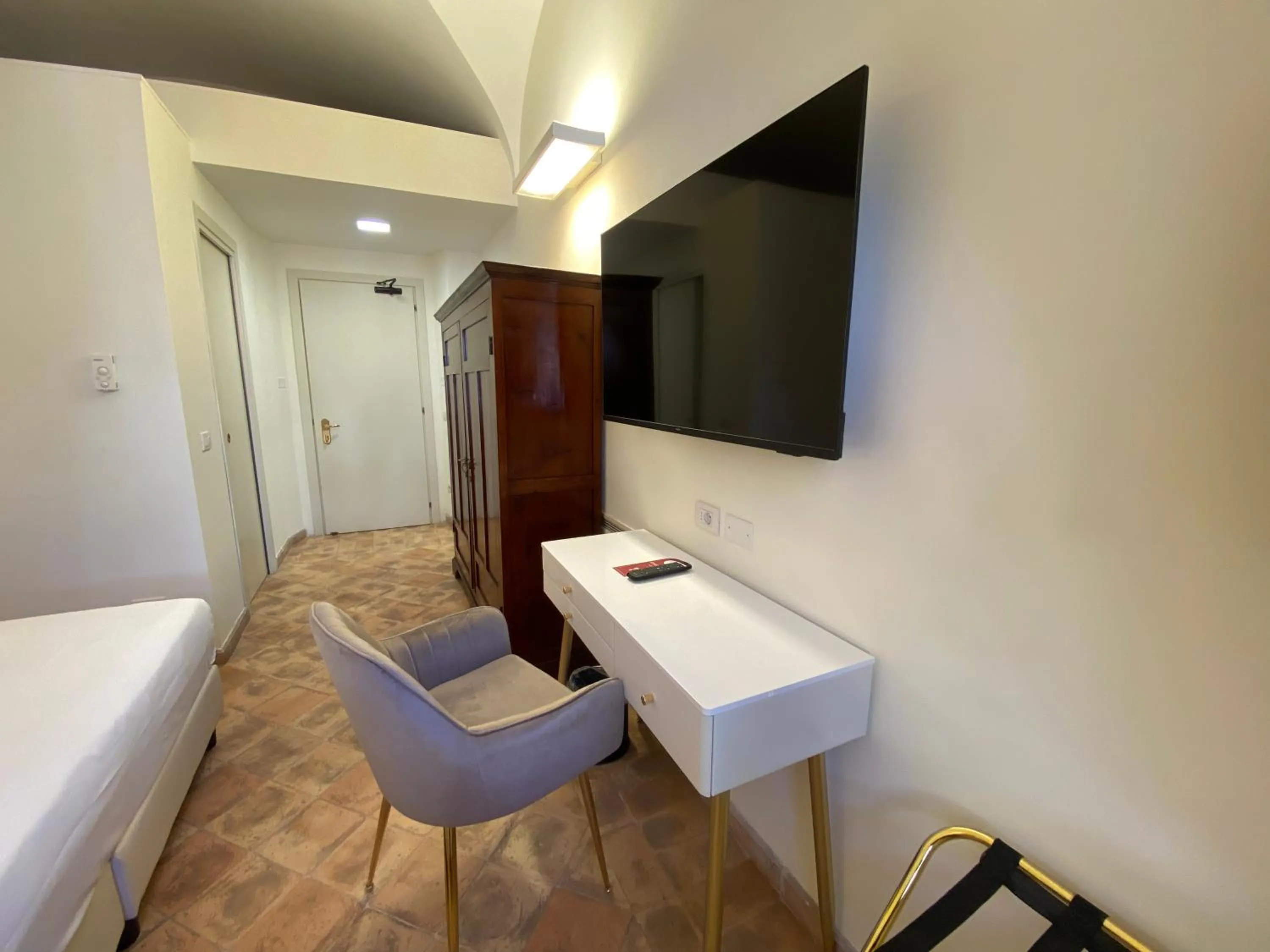 TV and multimedia, Bed in Basilica Hotel