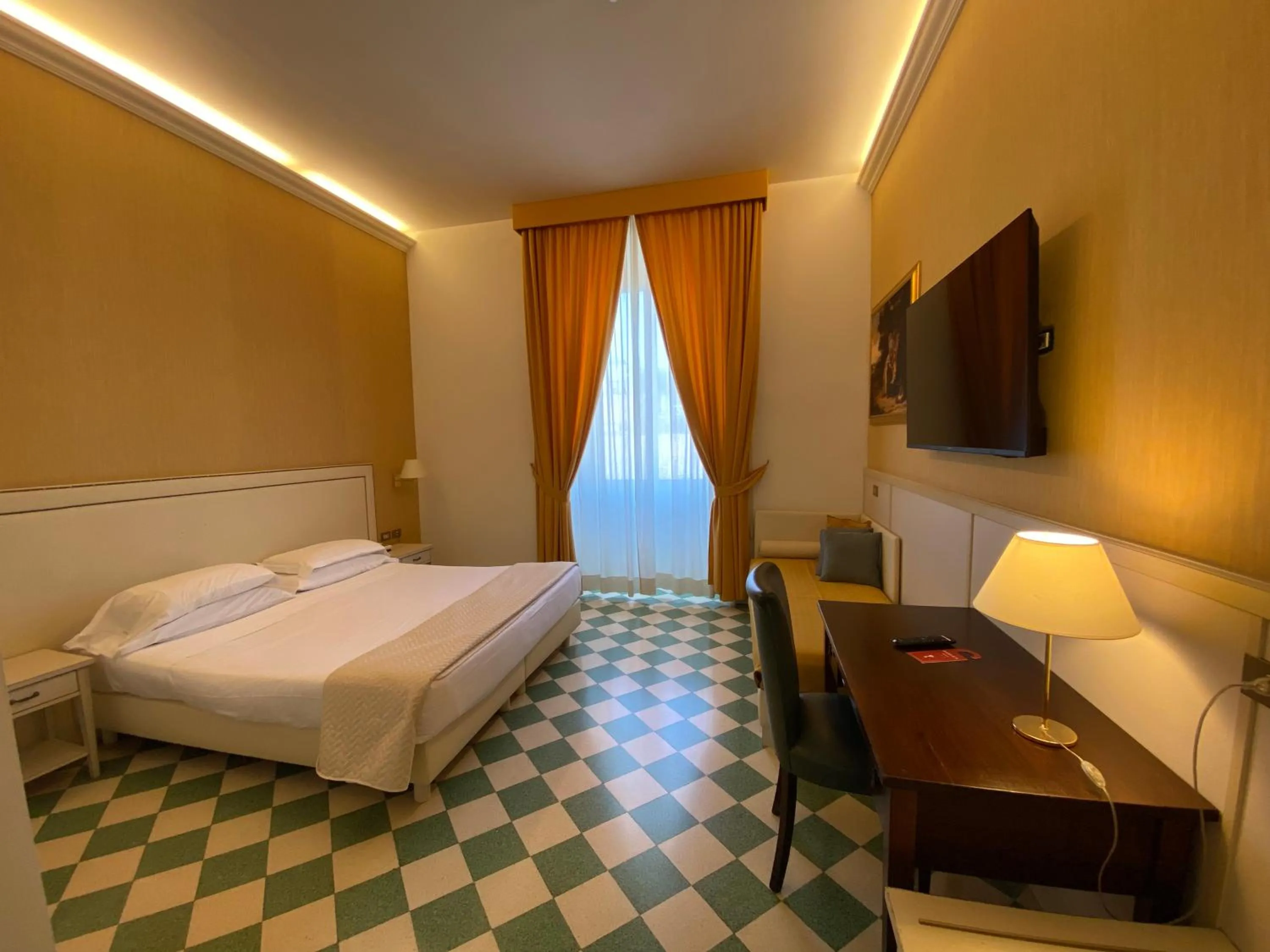 TV and multimedia, Bed in Basilica Hotel