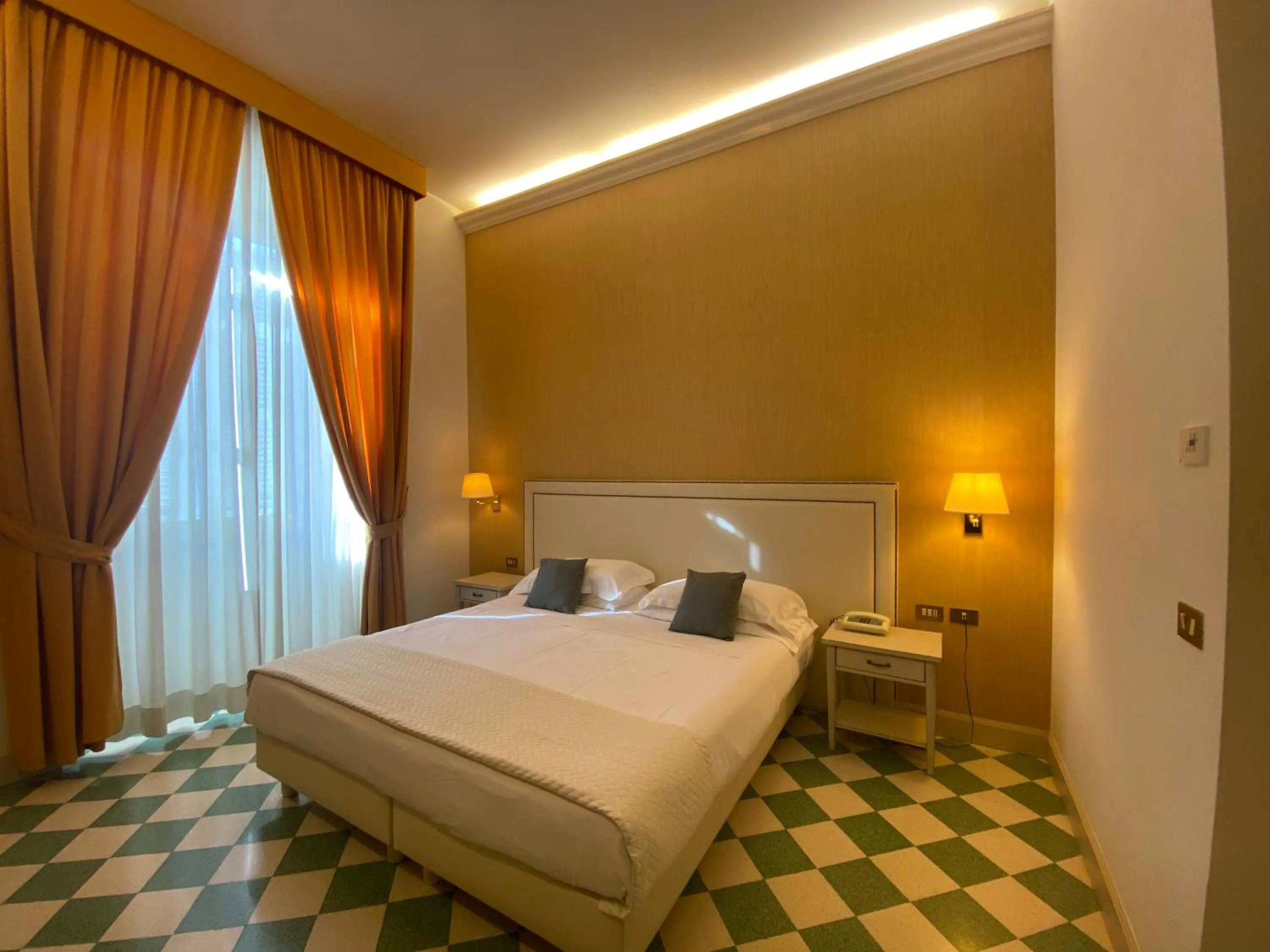 Photo of the whole room, Bed in Basilica Hotel