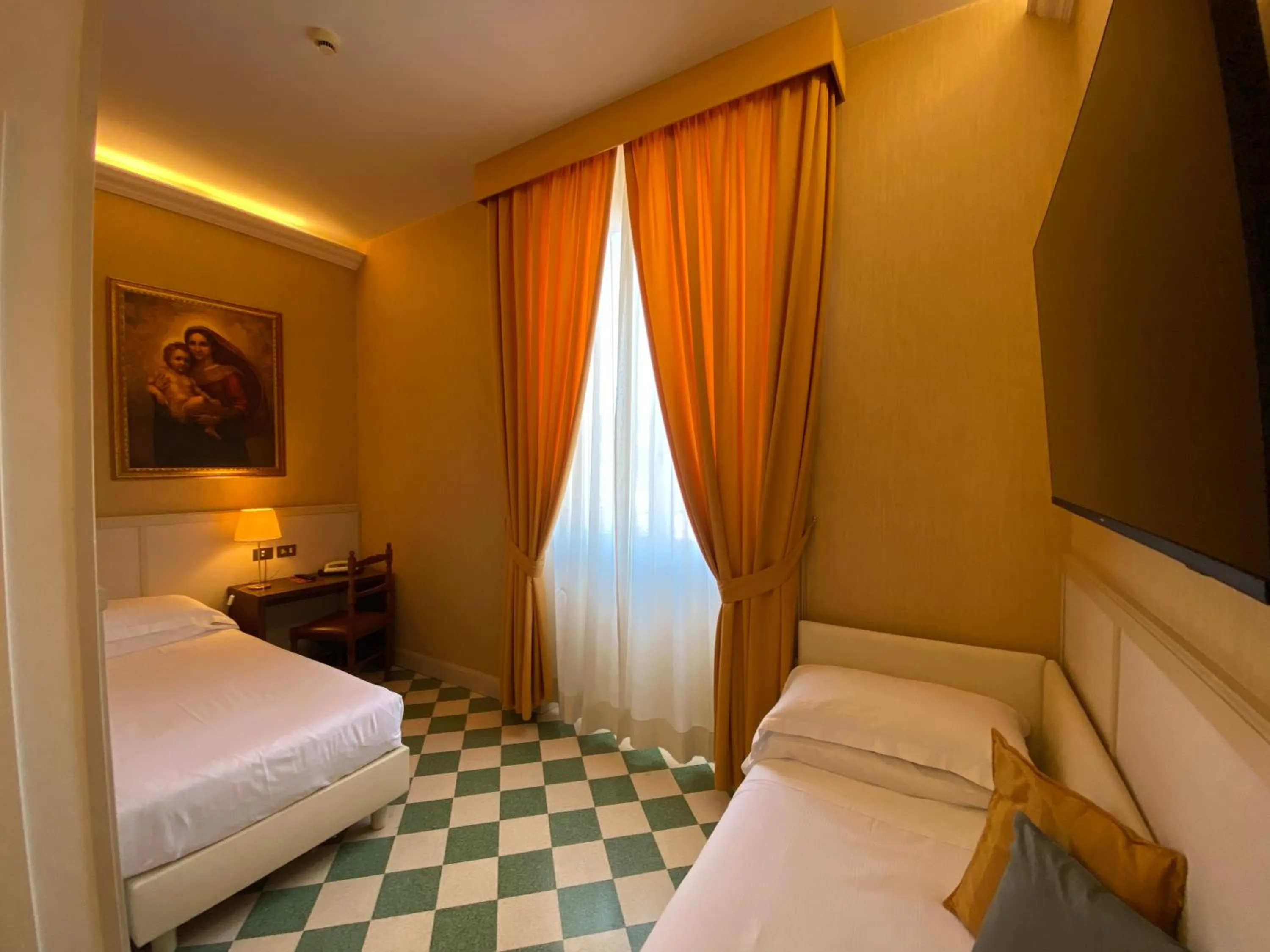 Photo of the whole room, Bed in Basilica Hotel