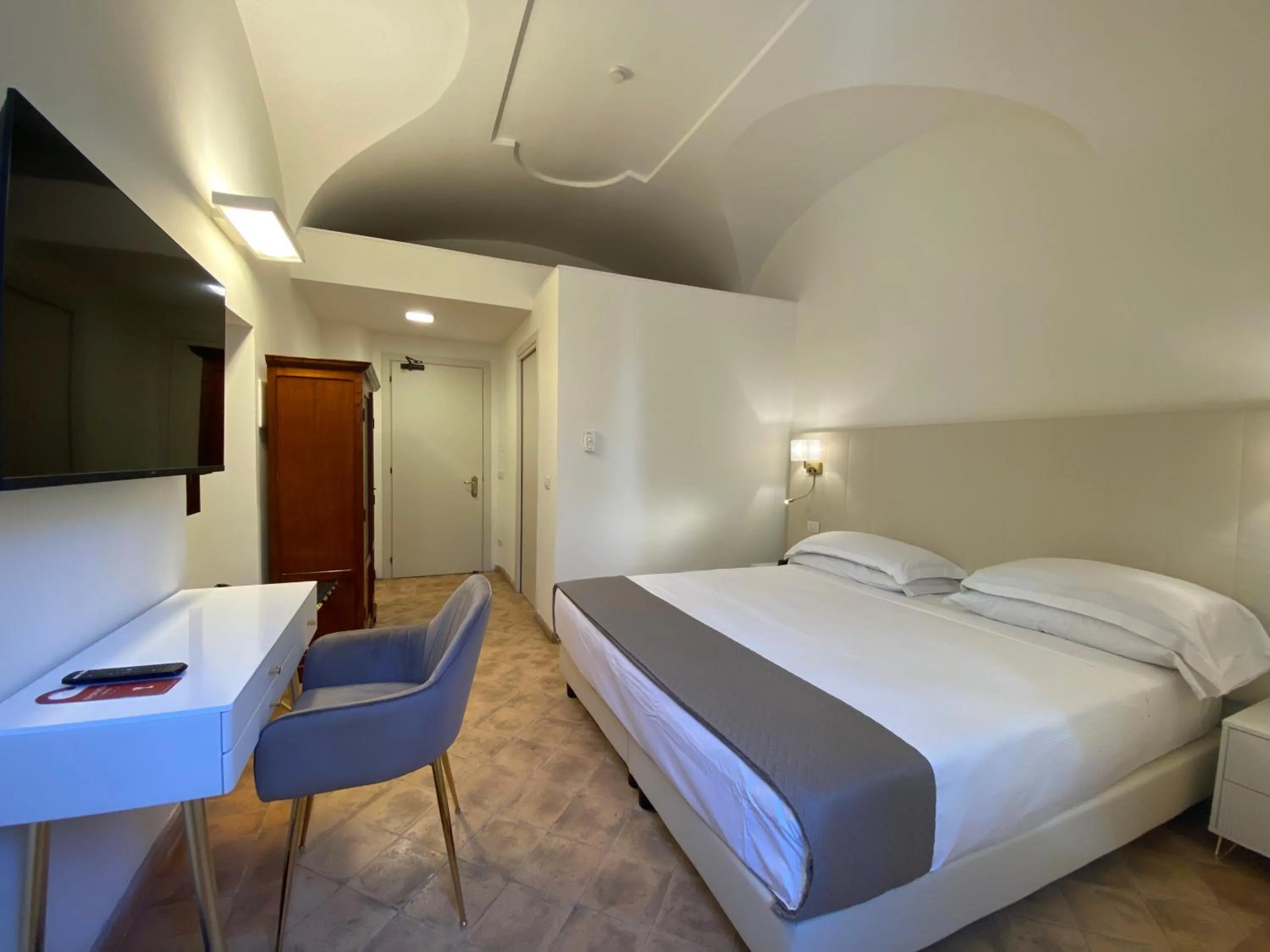 TV and multimedia, Bed in Basilica Hotel