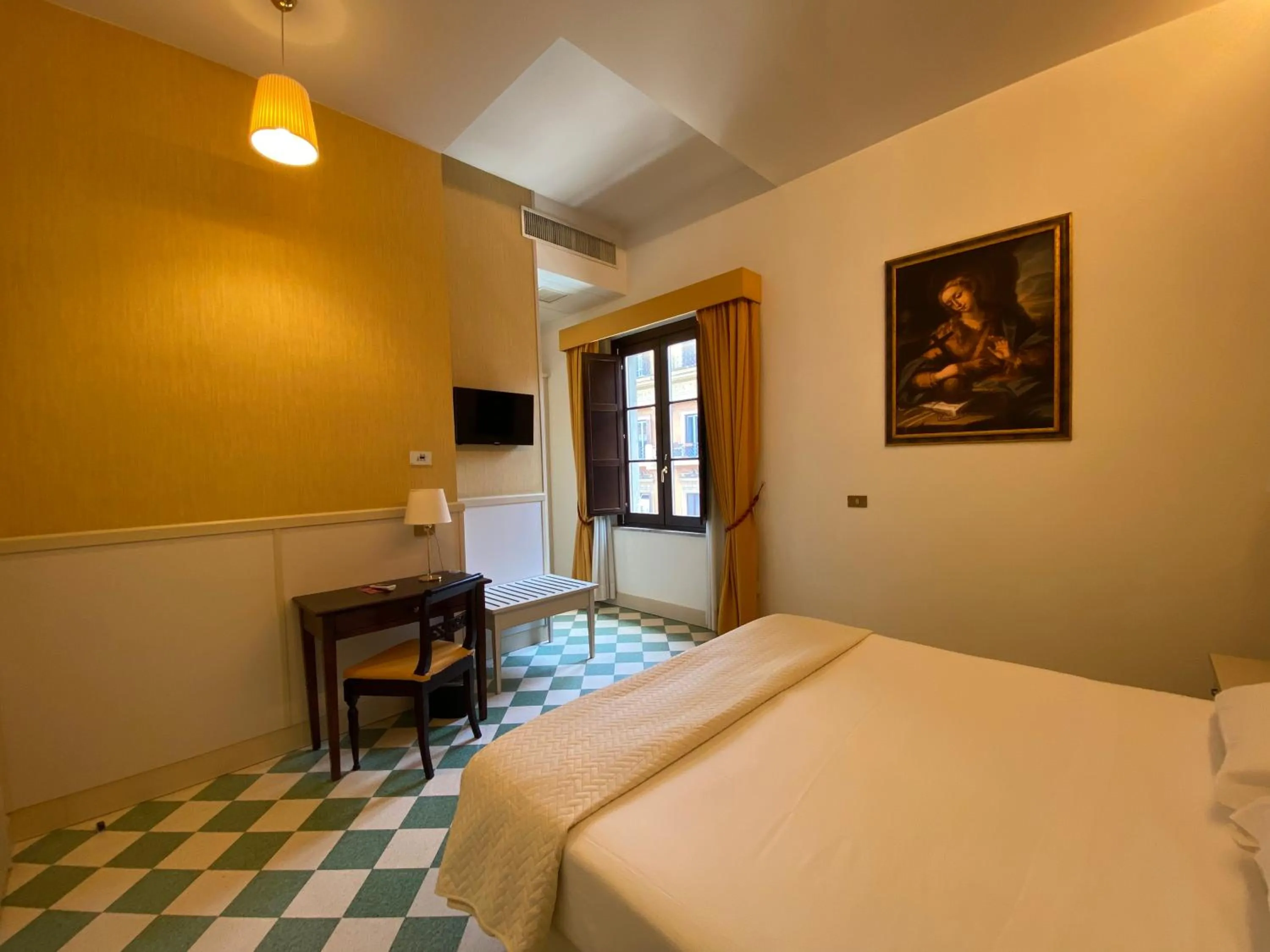 Photo of the whole room, Bed in Basilica Hotel