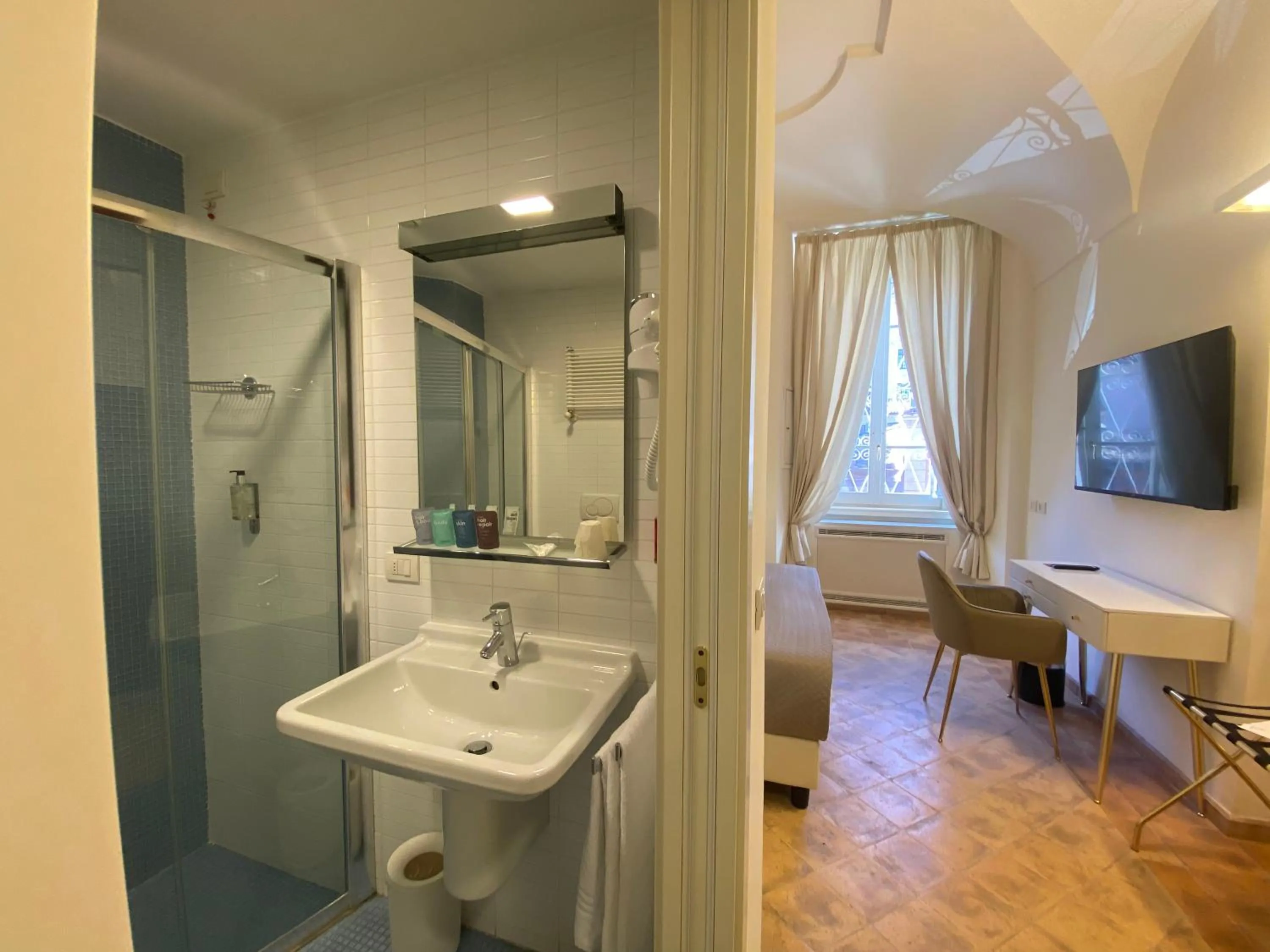 Shower in Basilica Hotel