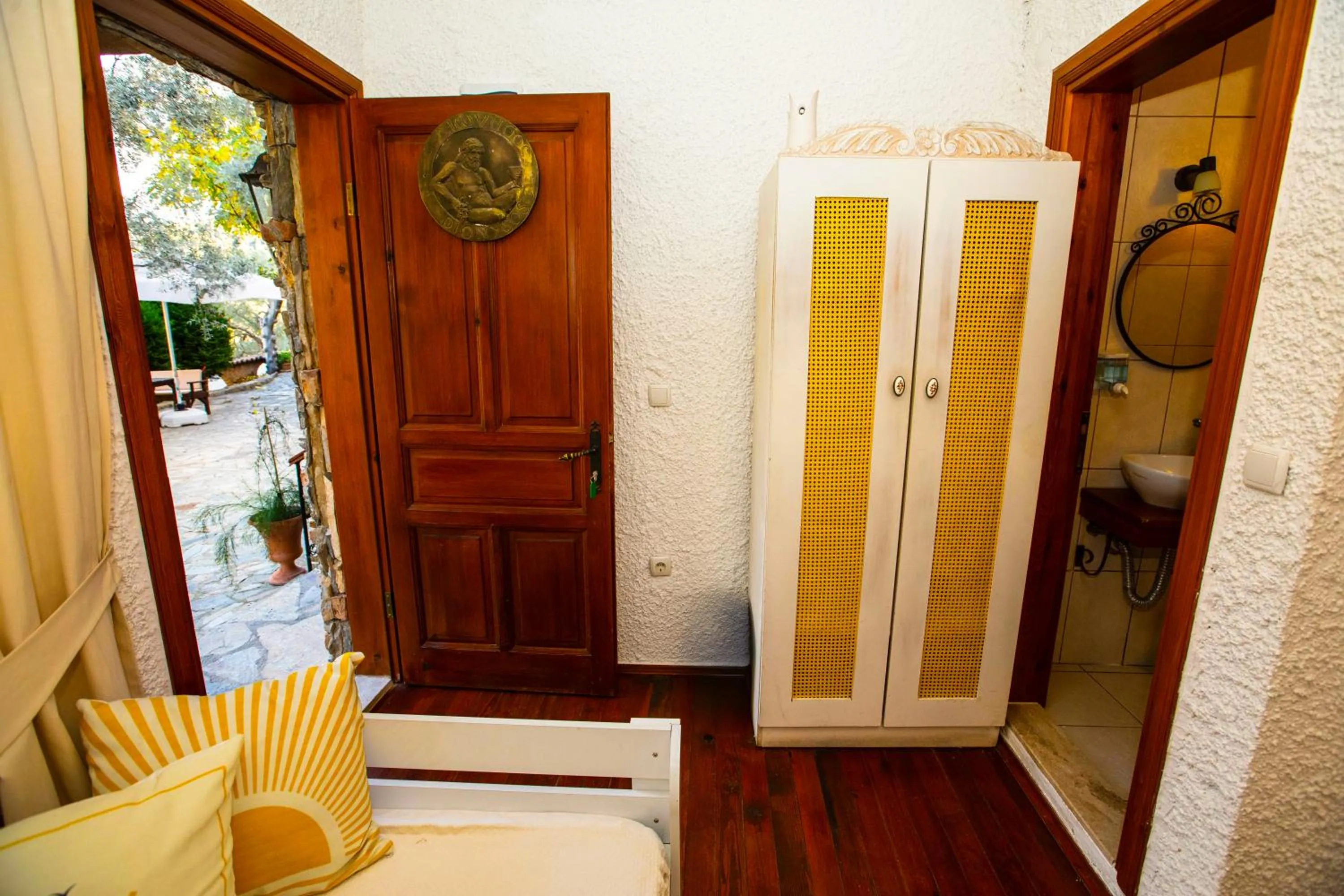 wardrobe in Şirince Klaseas Hotel&Restaurant