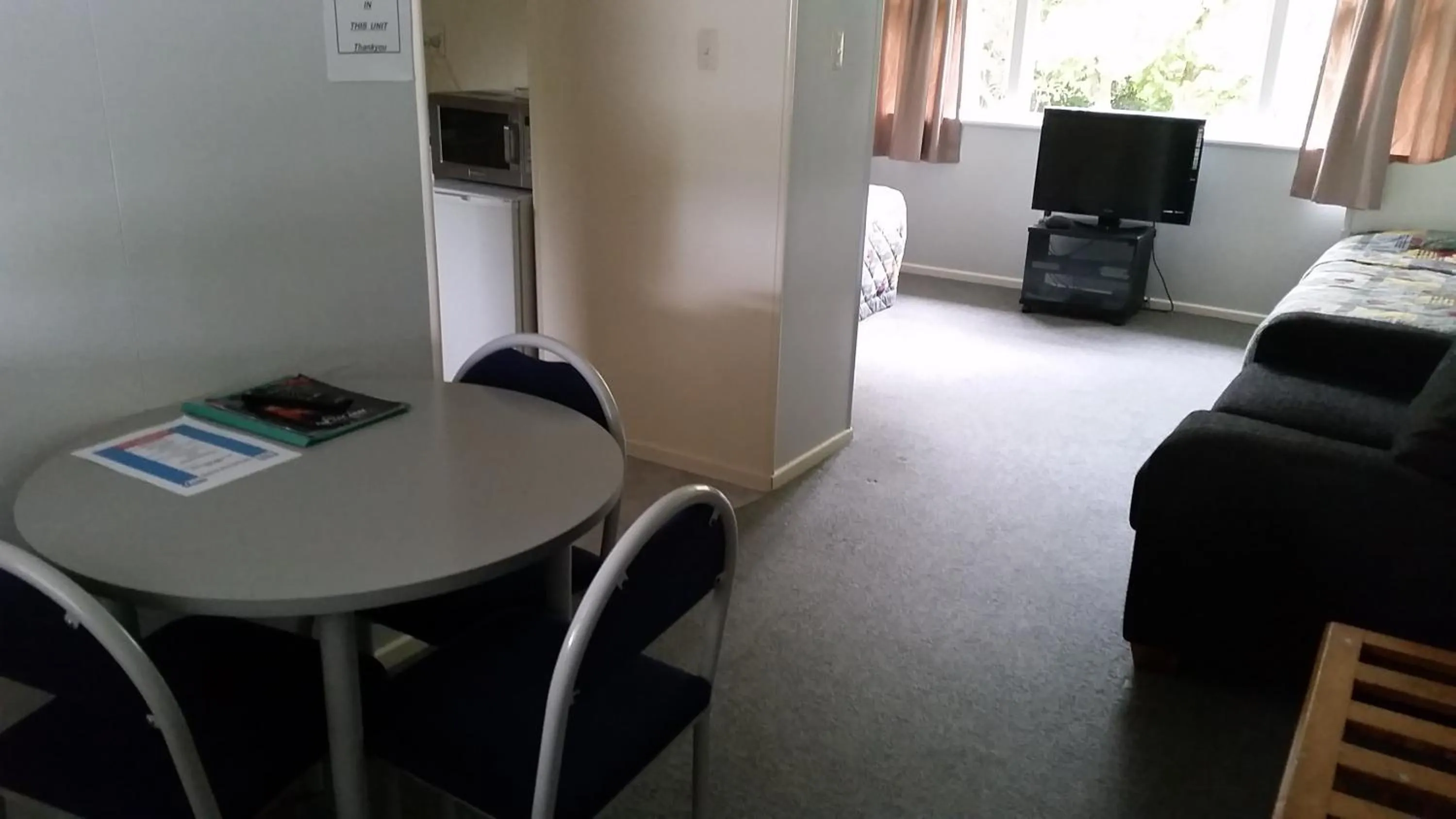 Dining area in Mahoe Motel