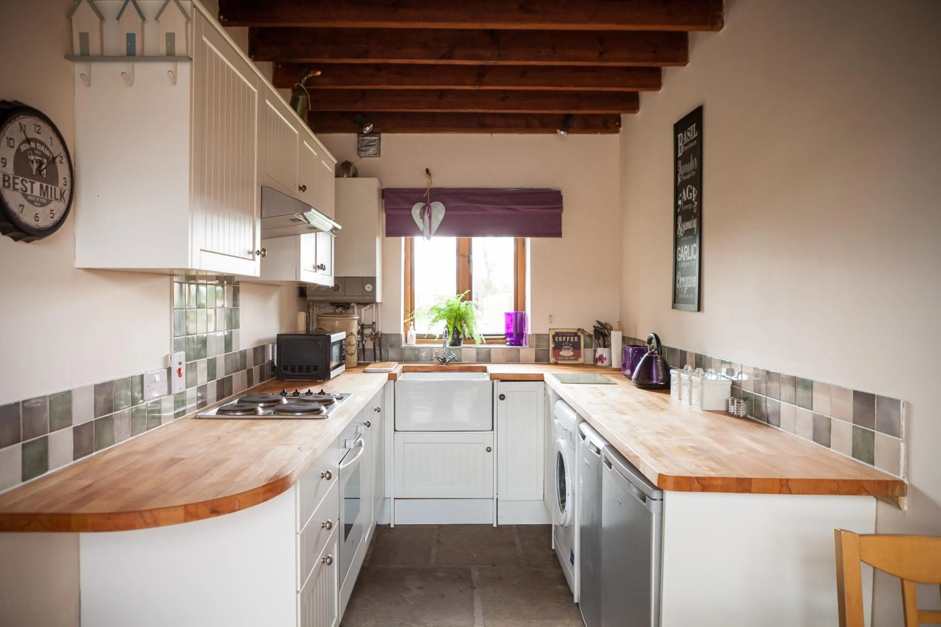 Kitchen or kitchenette in Skipbridge Farm Cottages