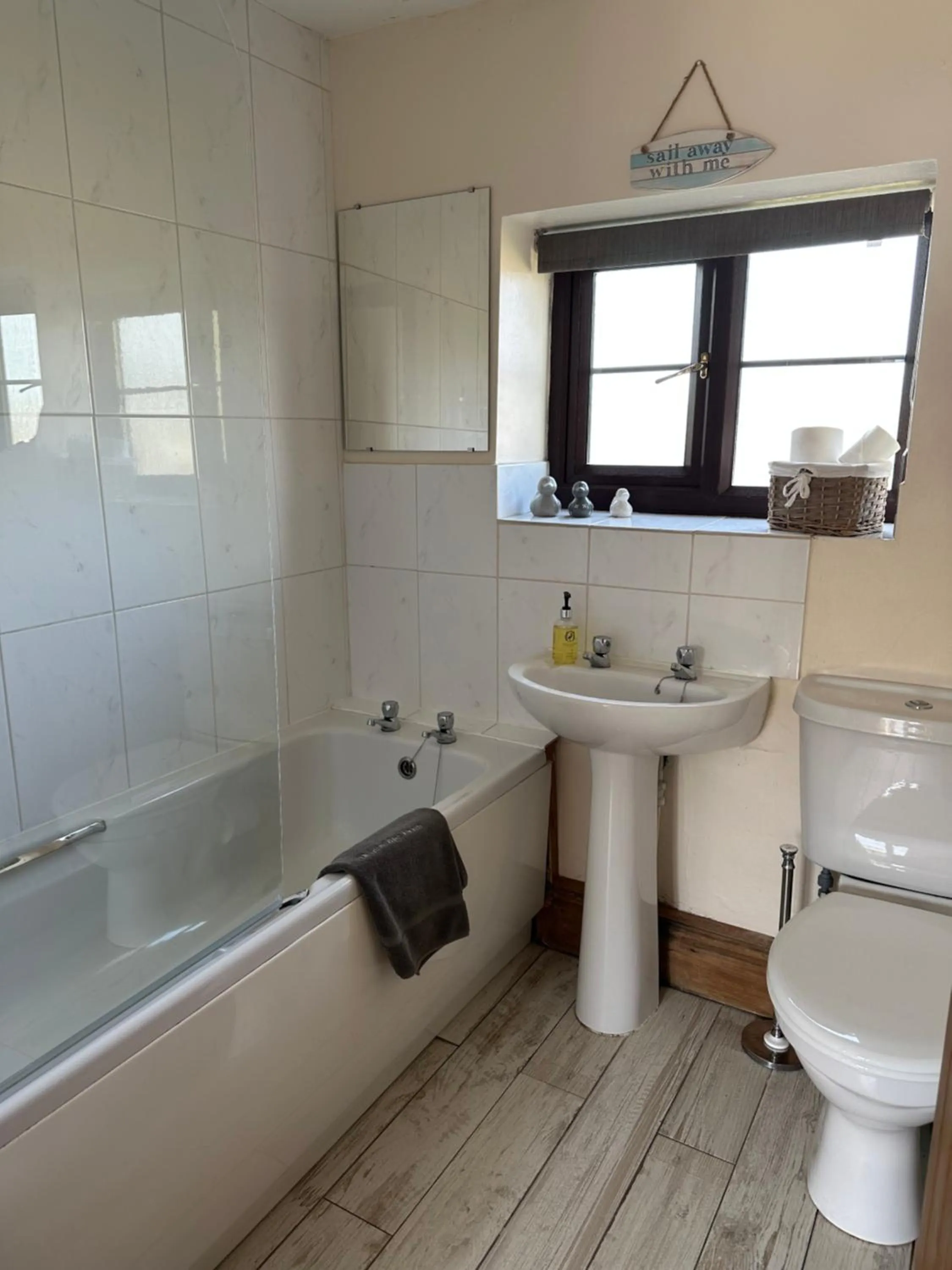Bathroom in Skipbridge Farm Cottages