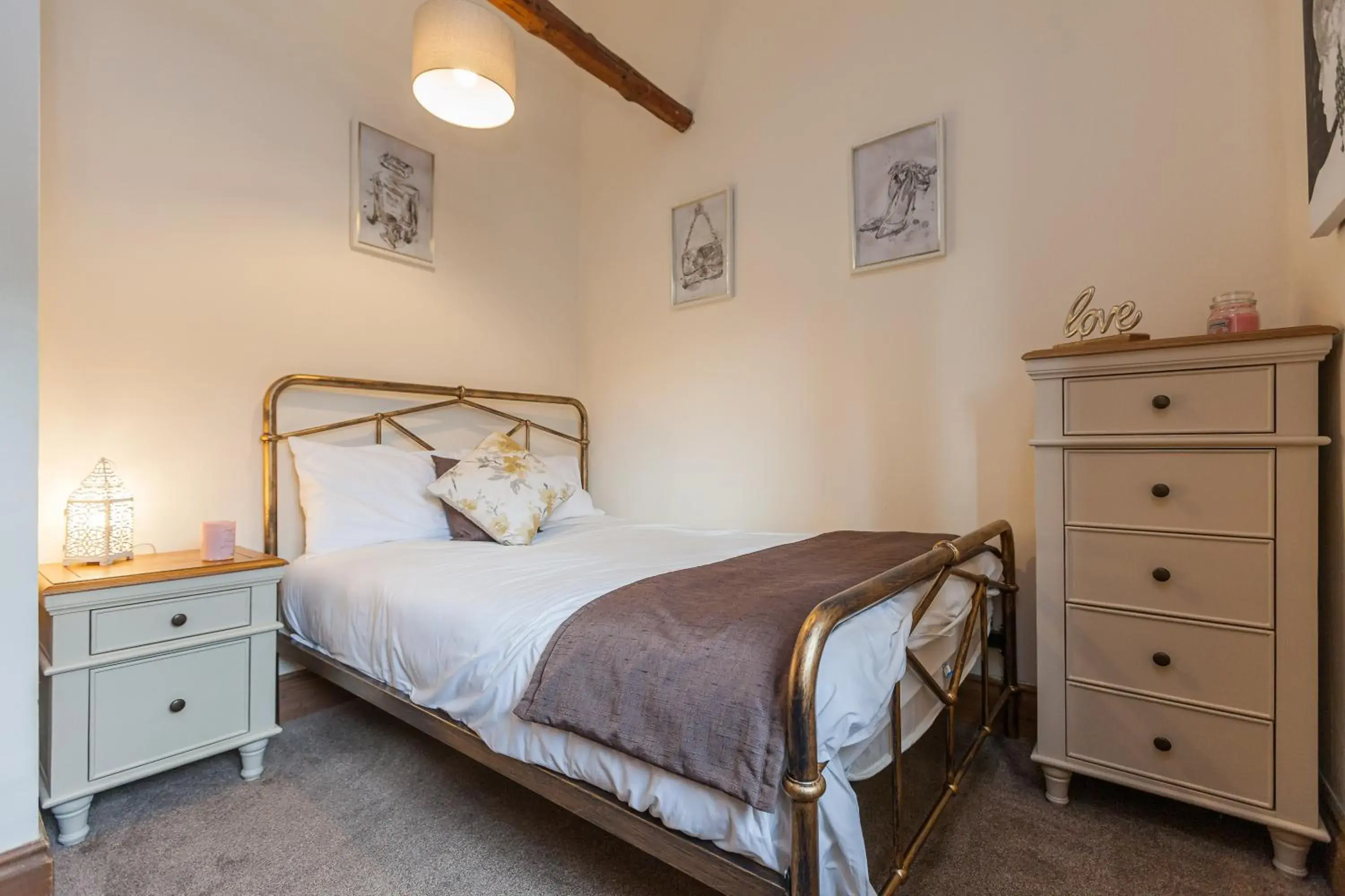 Decorative detail, Bed in Skipbridge Farm Cottages Decorative detail, Bed in Skipbridge Farm Cottages