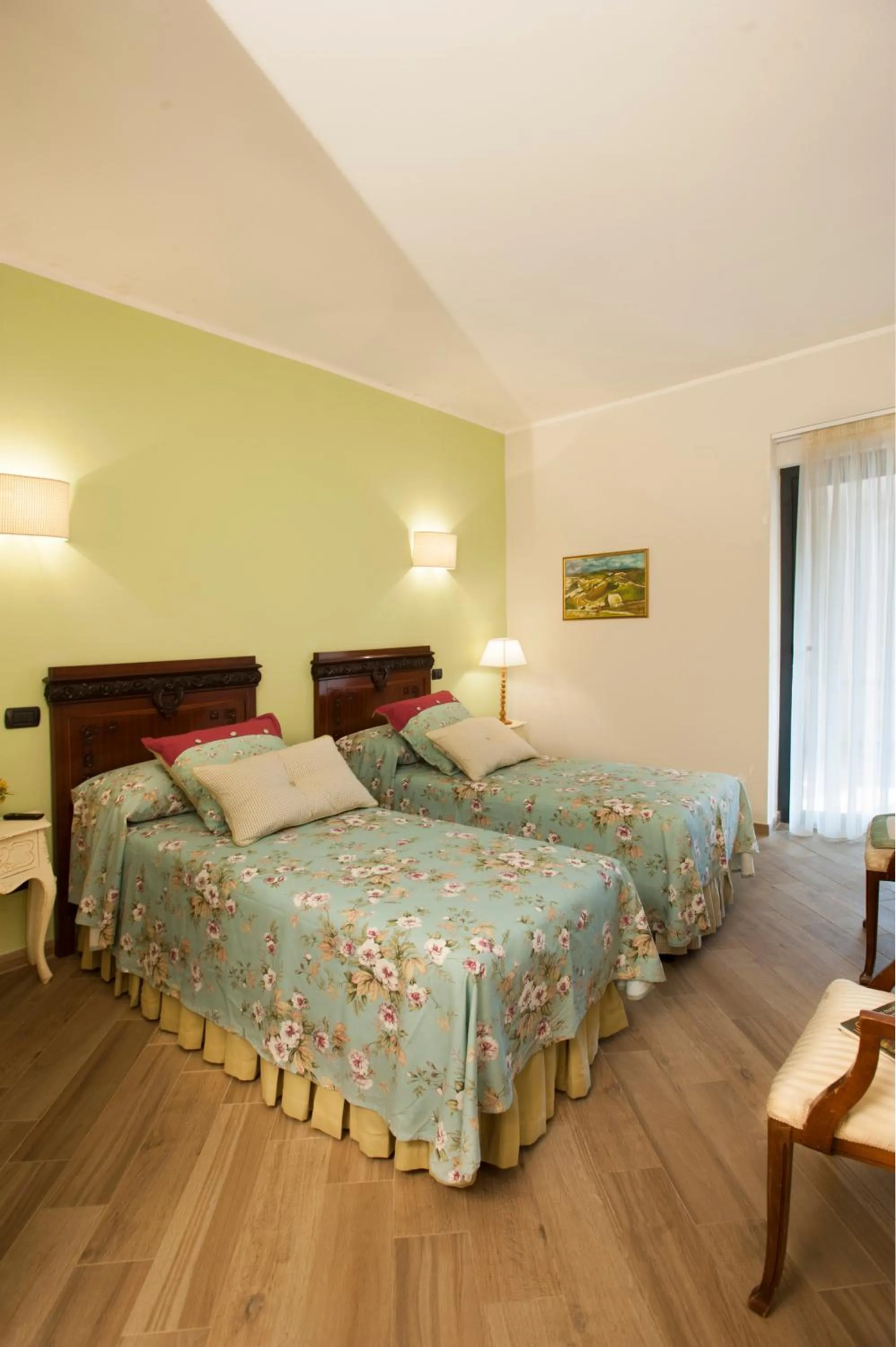 Day, Bed in La Vignola Country Hotel
