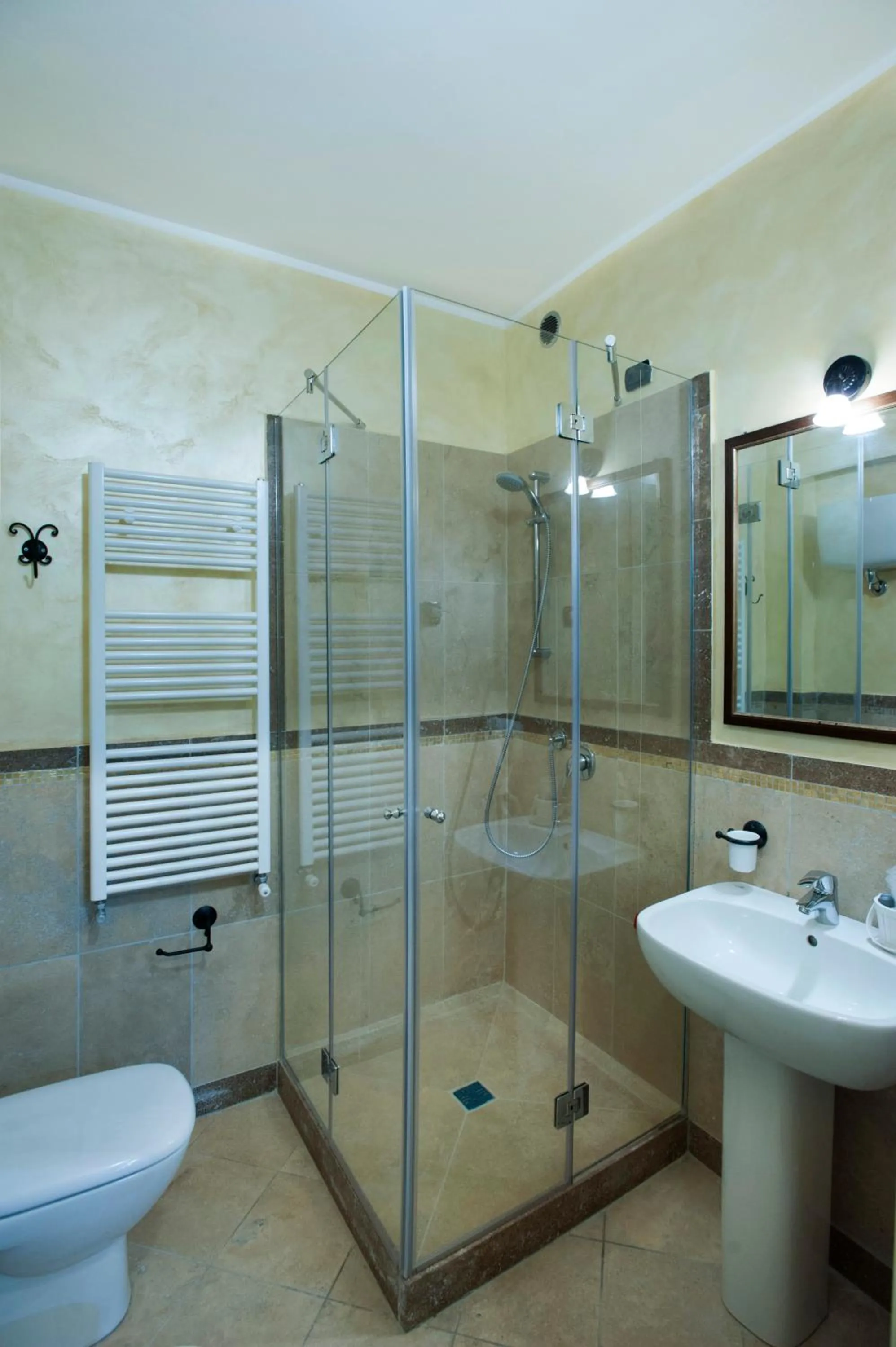 Bathroom in La Vignola Country Hotel