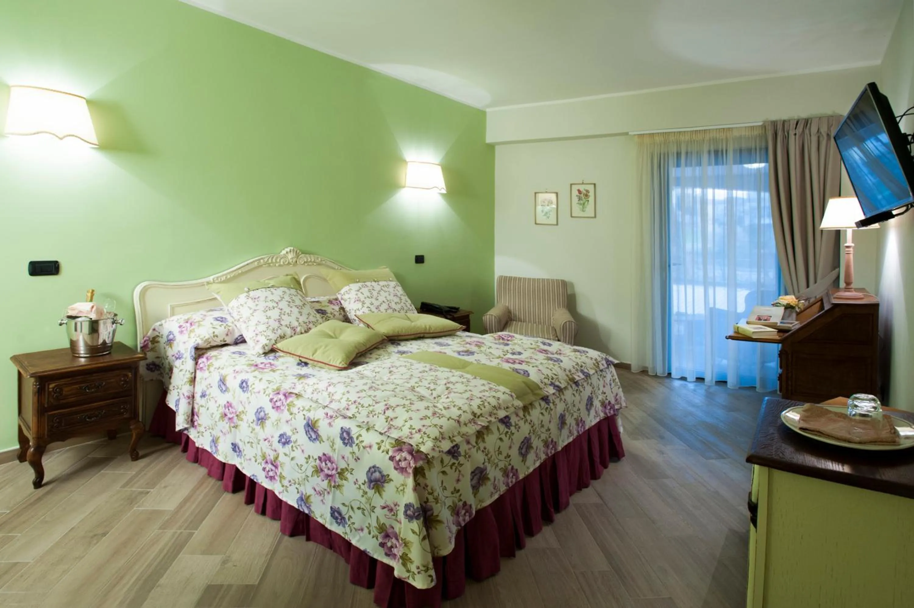 Photo of the whole room, Bed in La Vignola Country Hotel