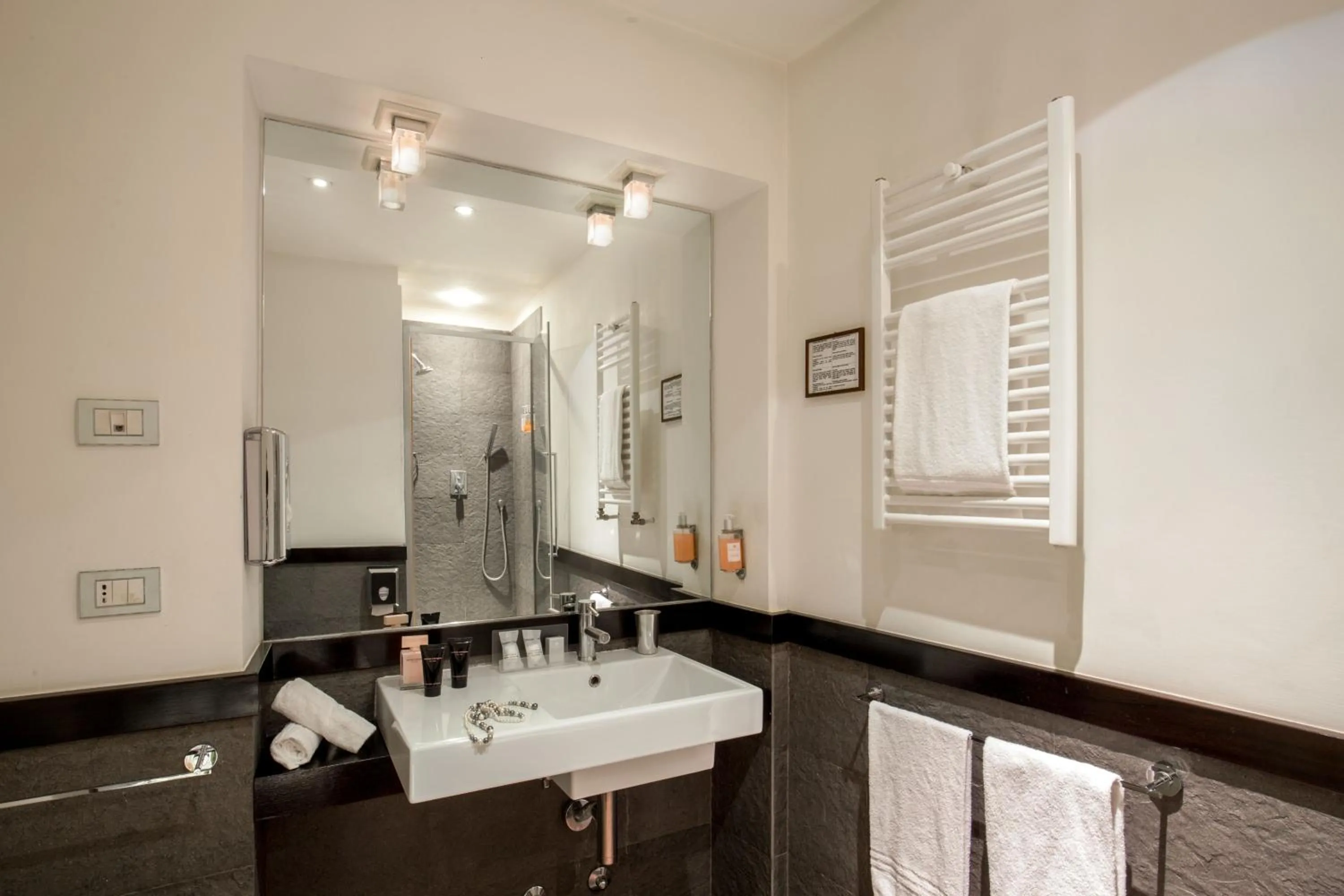 Shower in Suitedreams