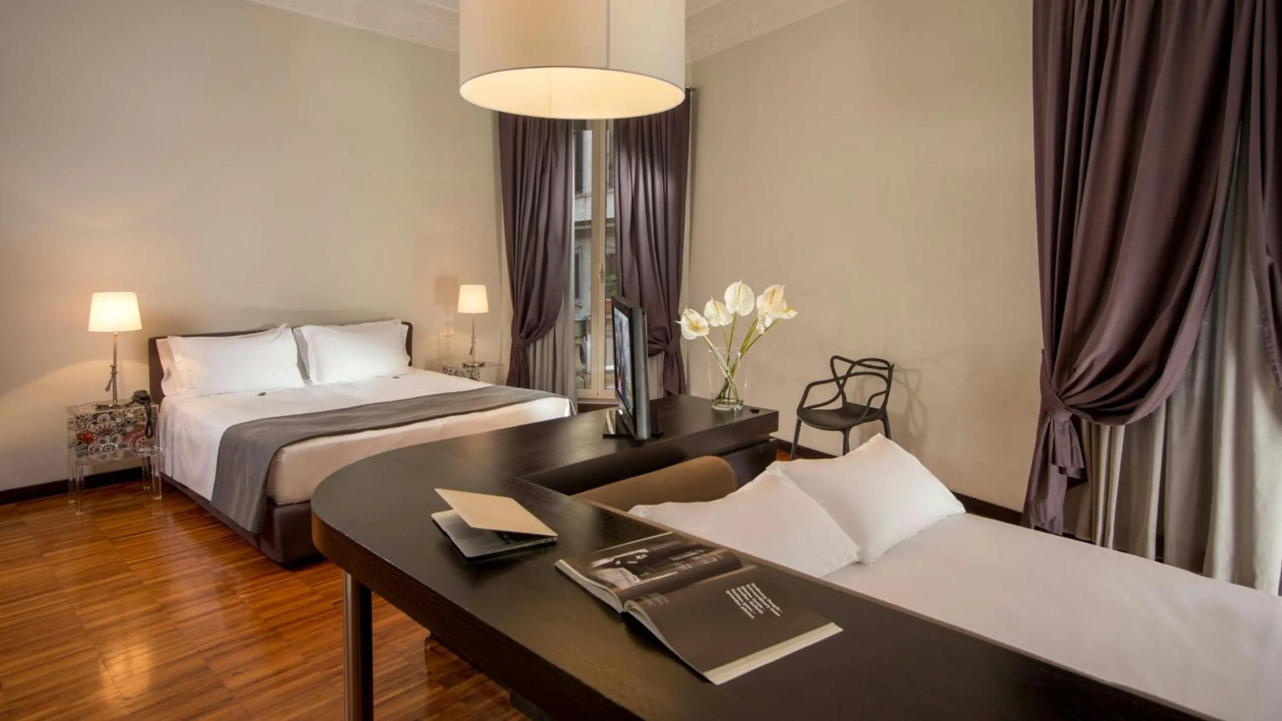 Property building, Bed in Suitedreams