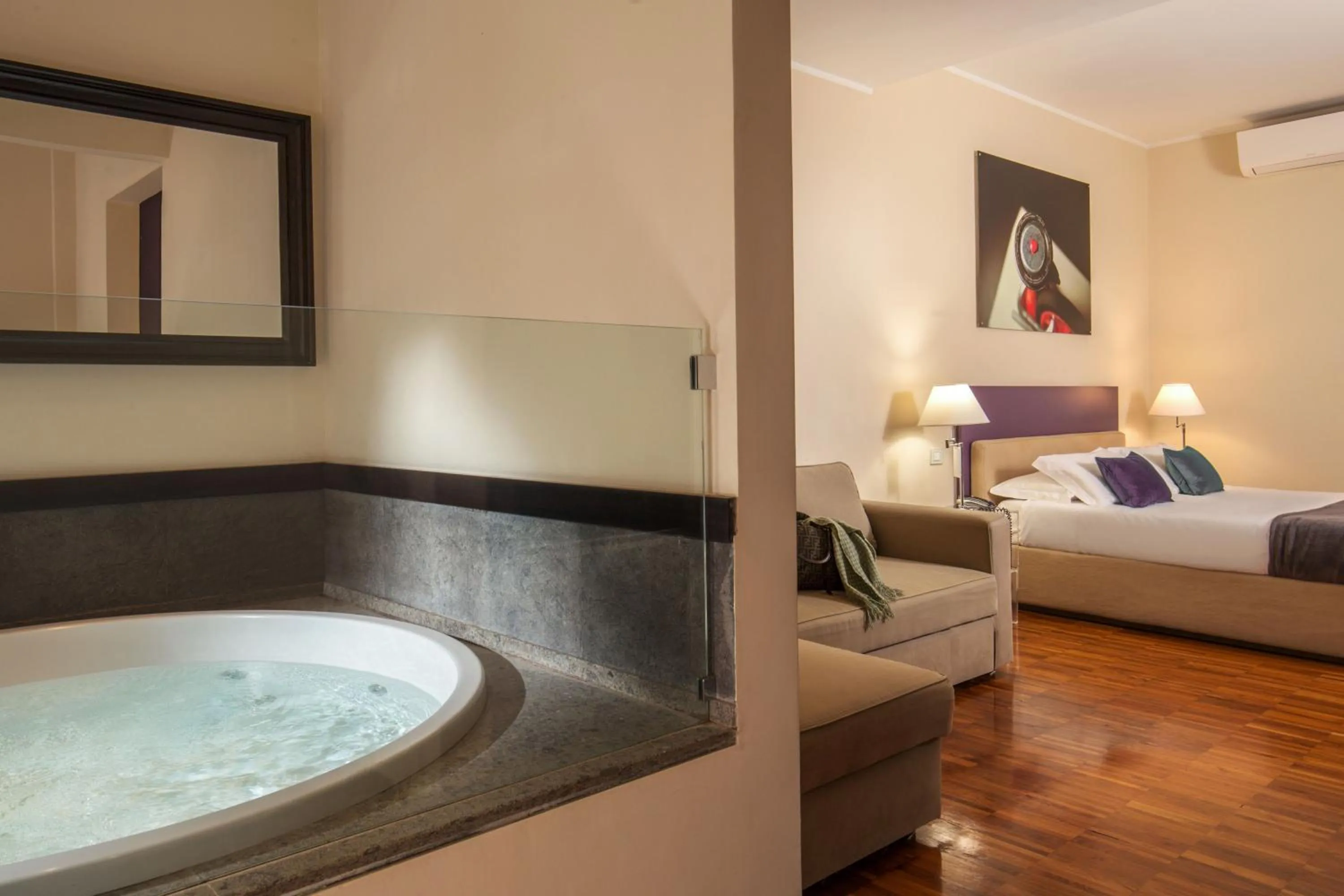 Photo of the whole room, Bed in Suitedreams