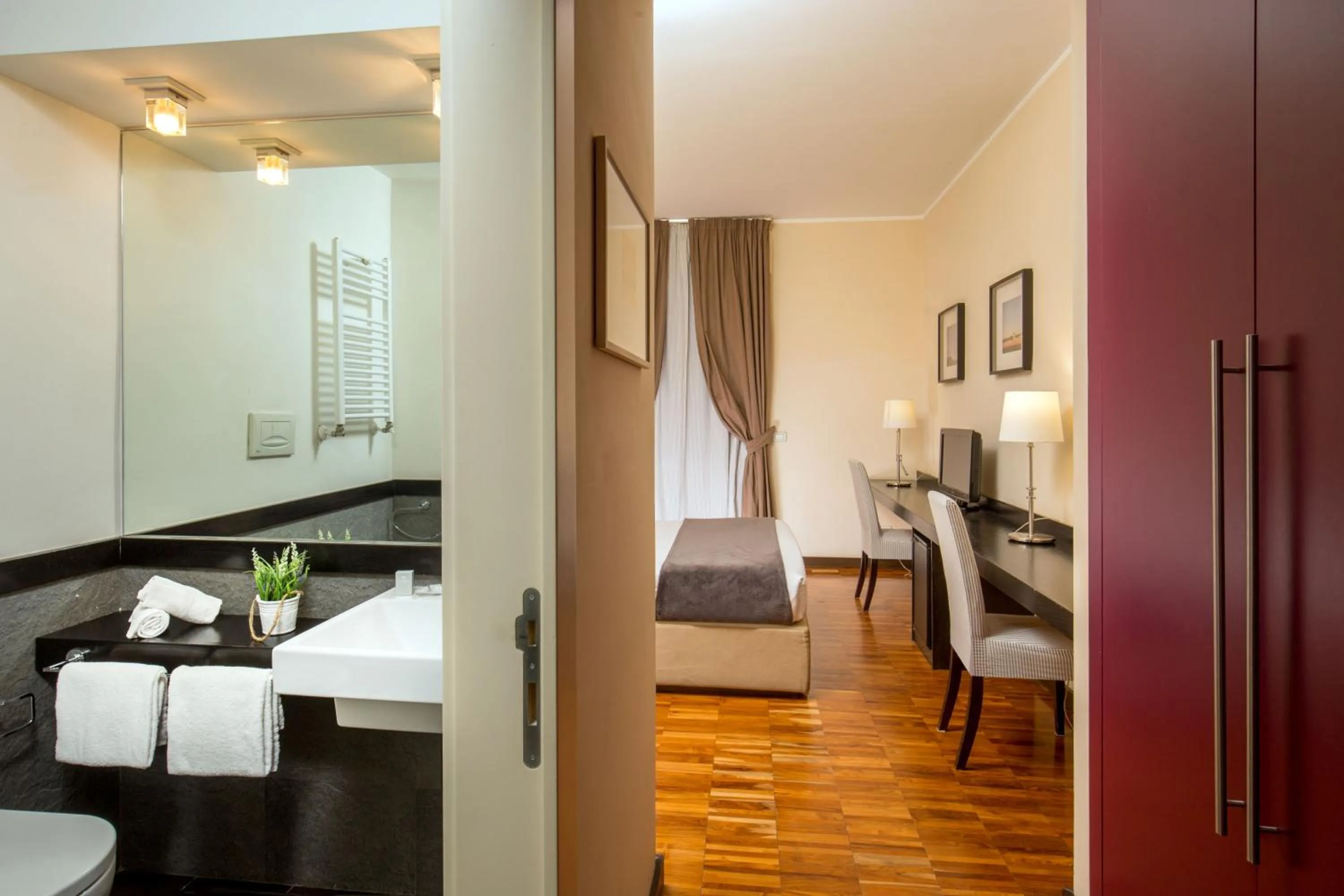 Toilet, Bed in Suitedreams