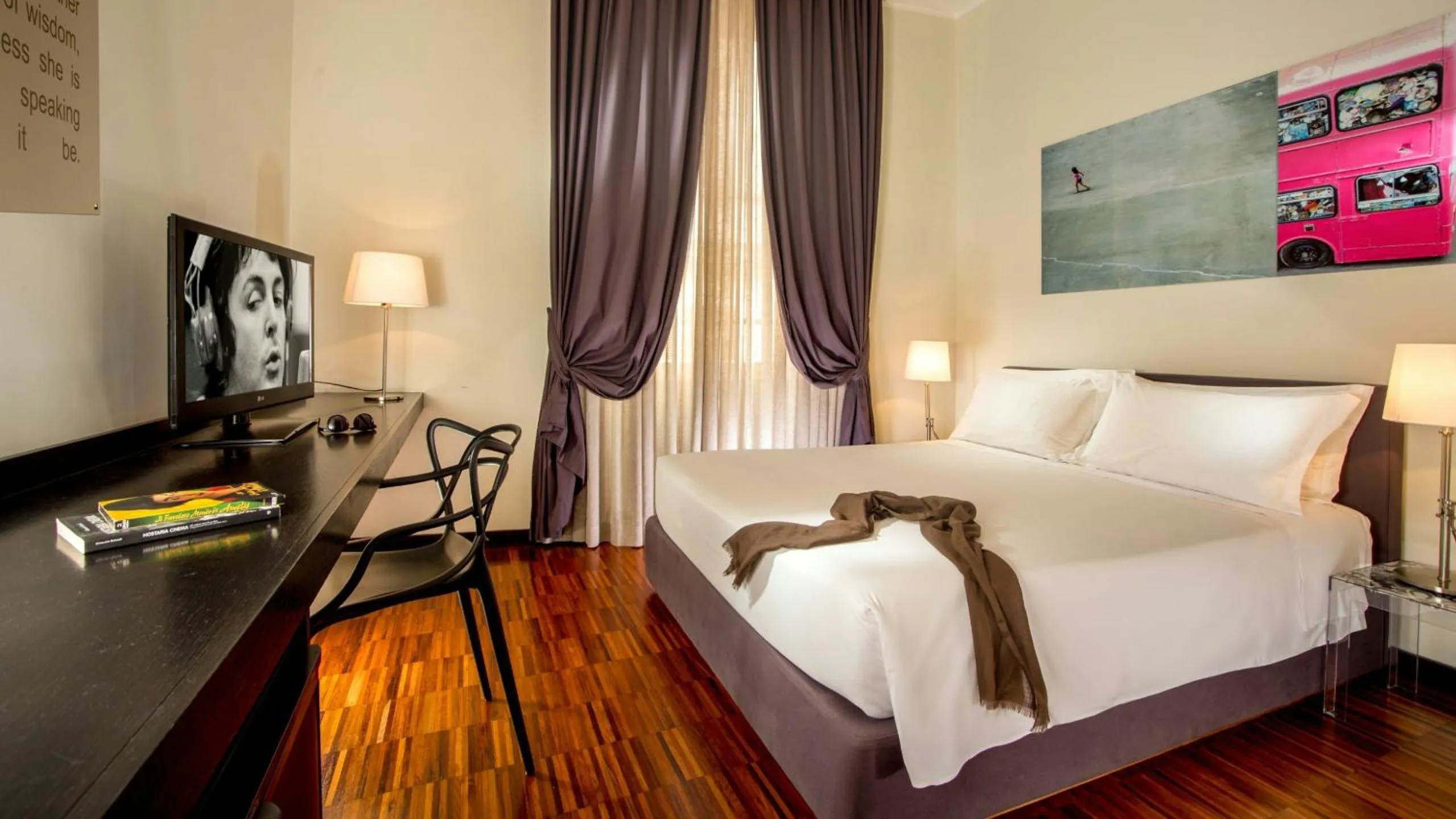 Property building, Bed in Suitedreams