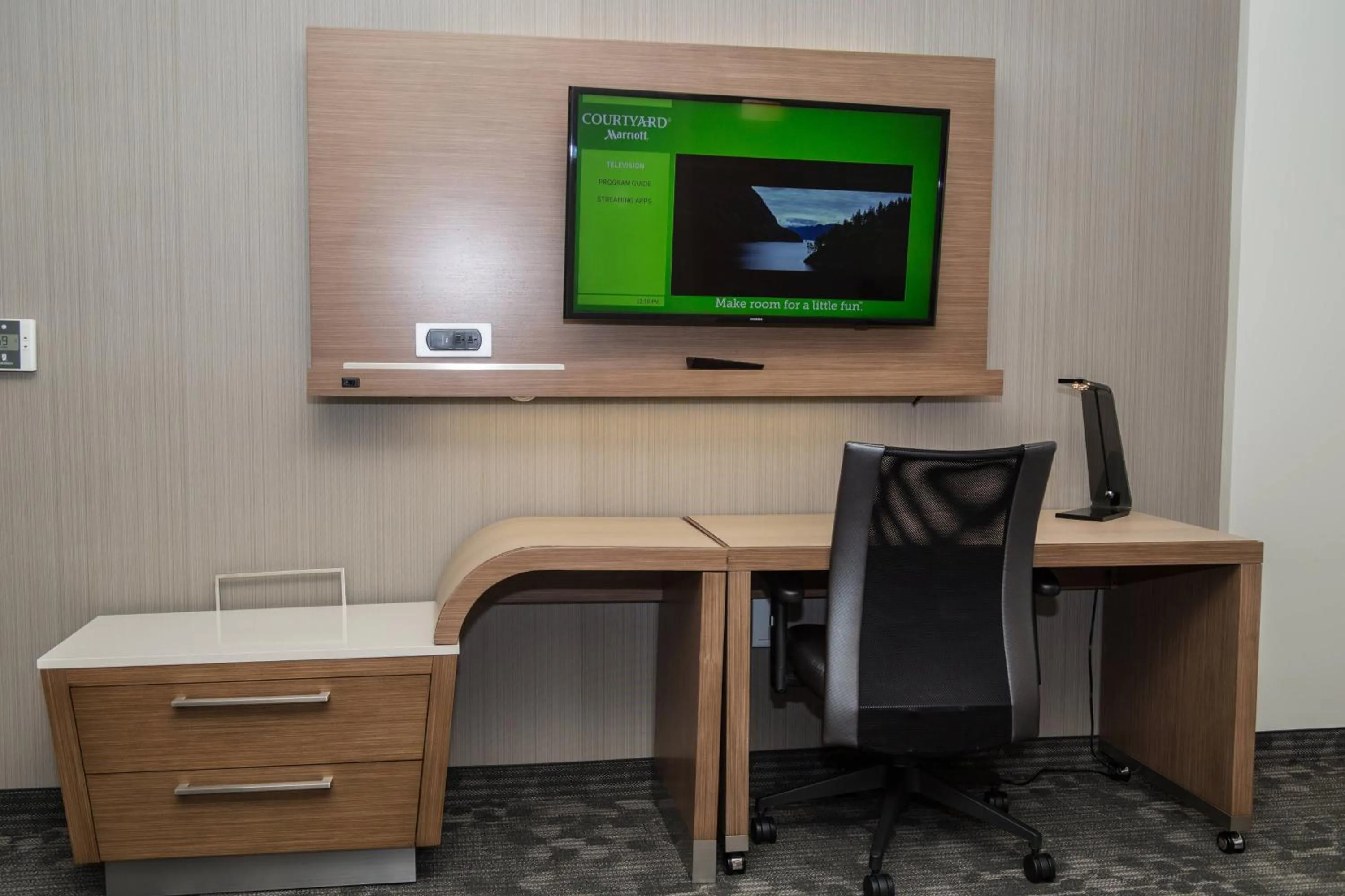 Photo of the whole room in Courtyard by Marriott Morgantown