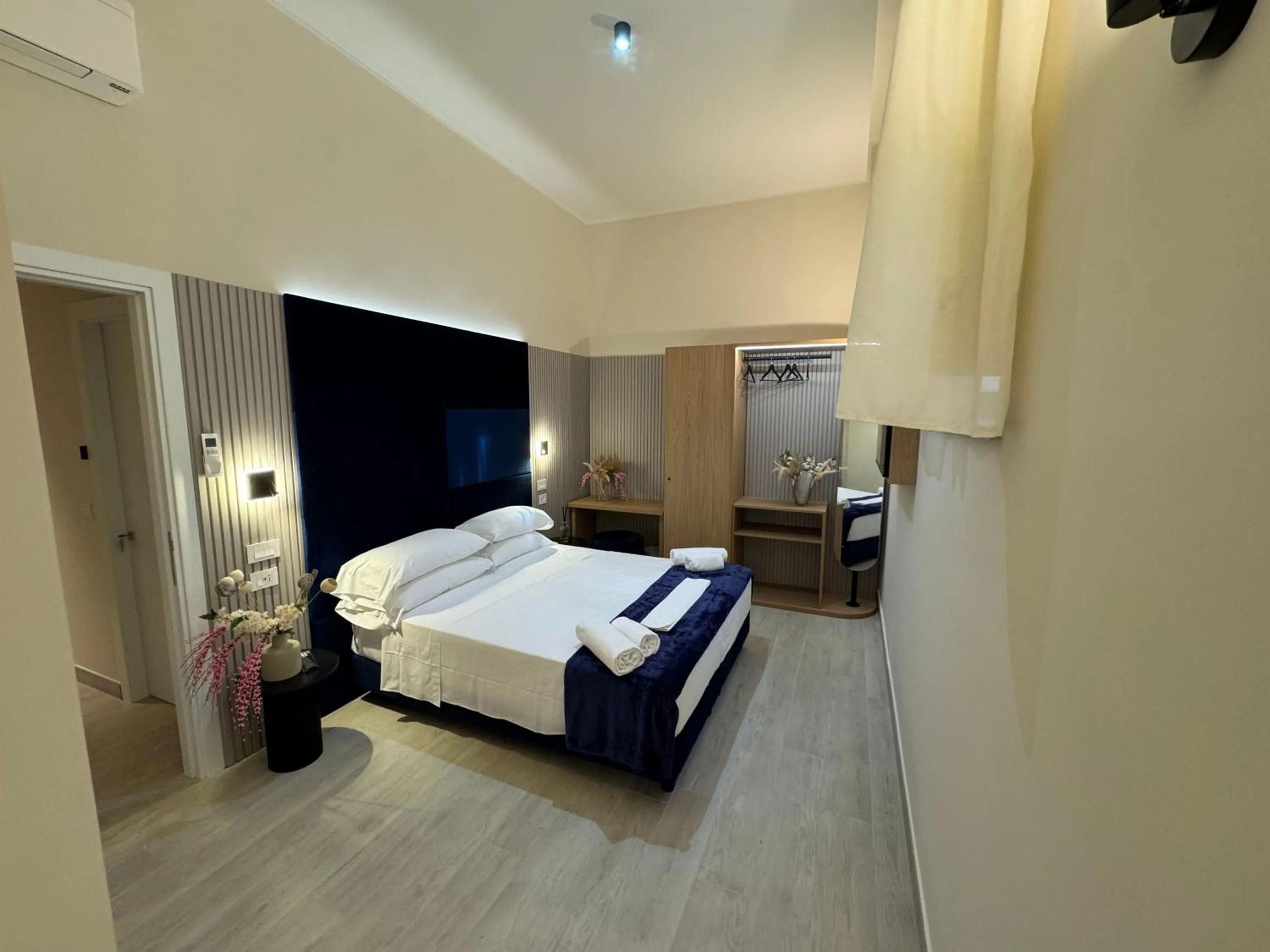 Photo of the whole room, Bed in Spagna Ave