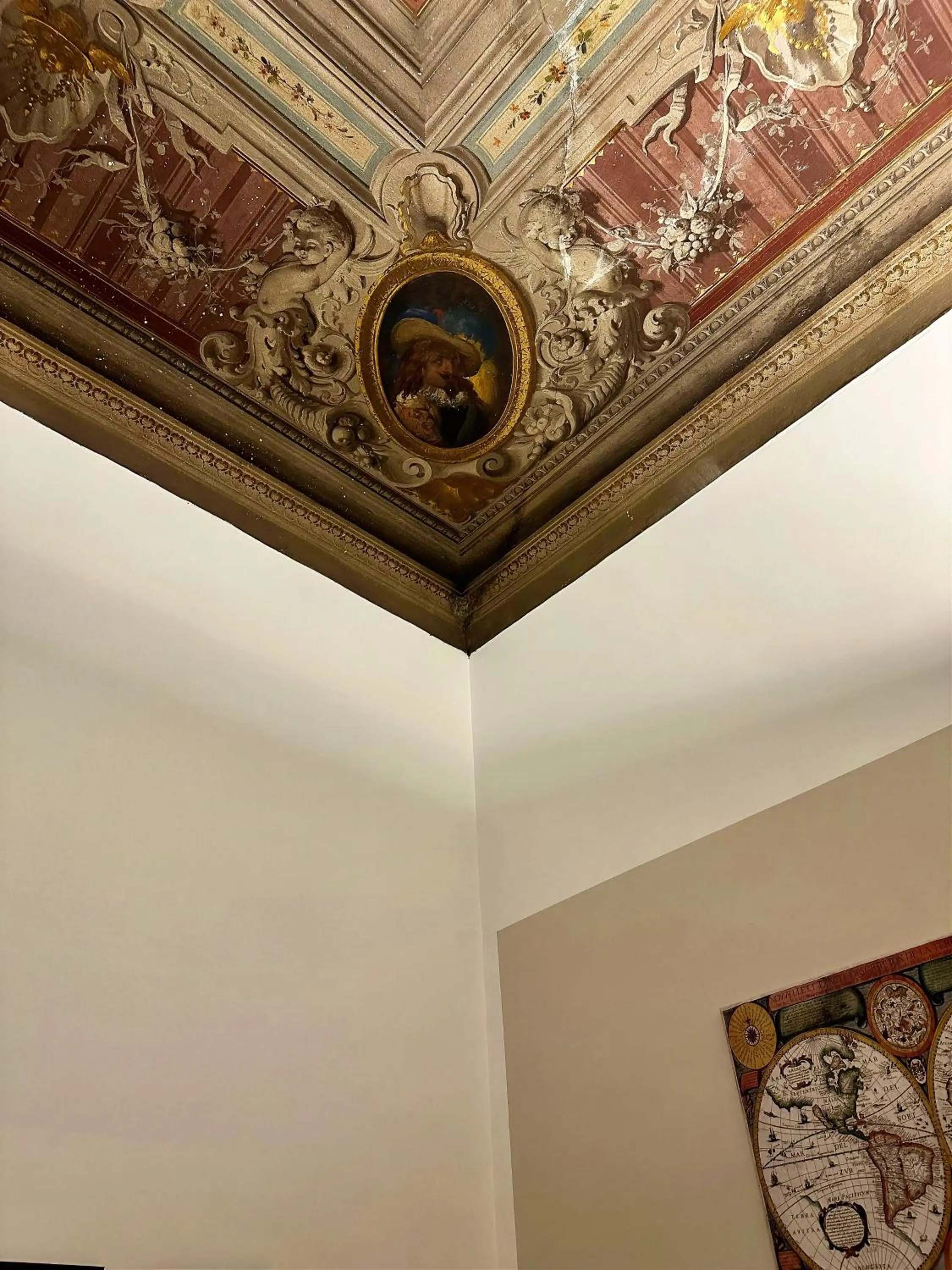 Decorative detail in Spagna Ave