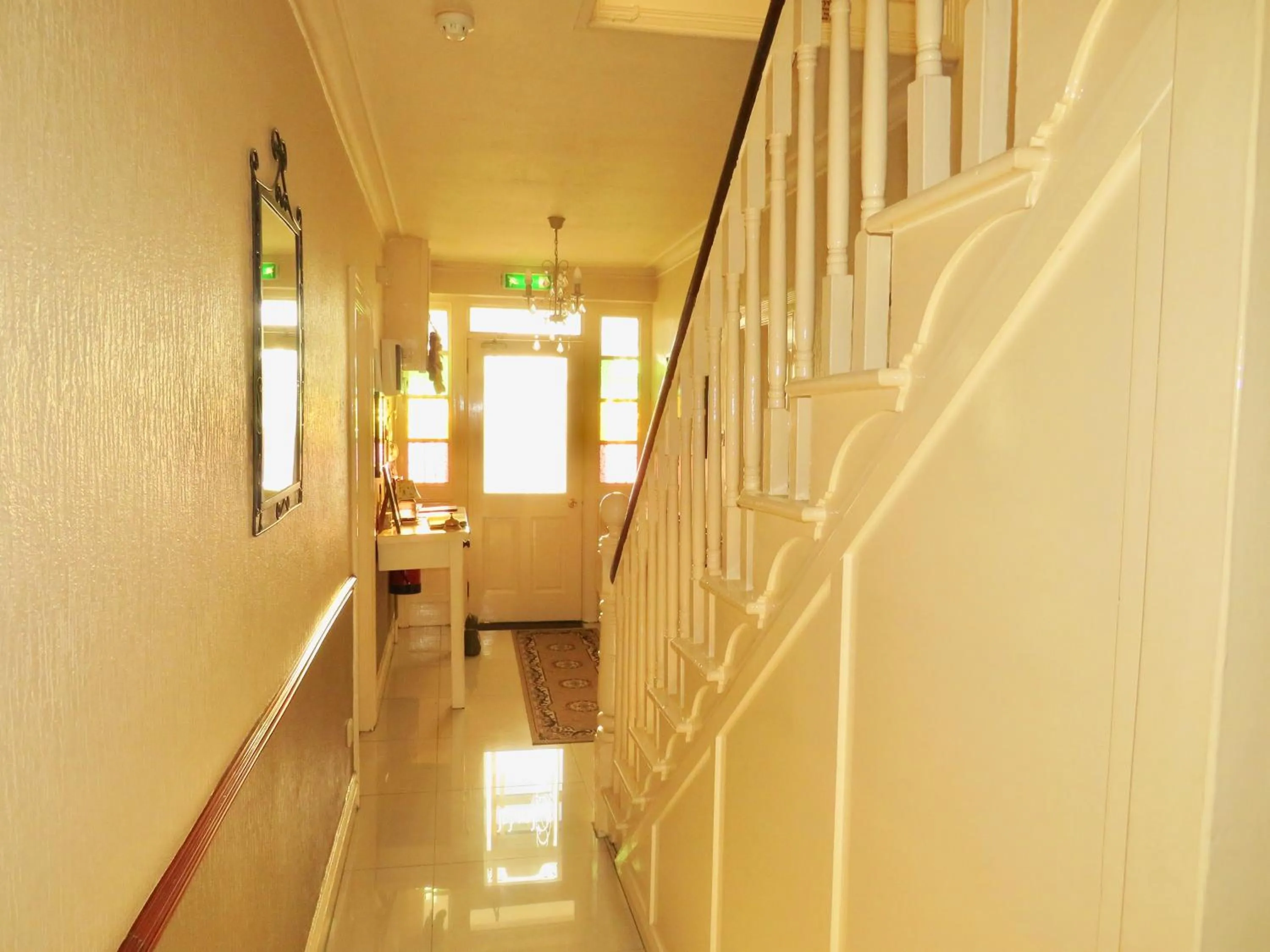 Lobby or reception in Glendale Guestrooms