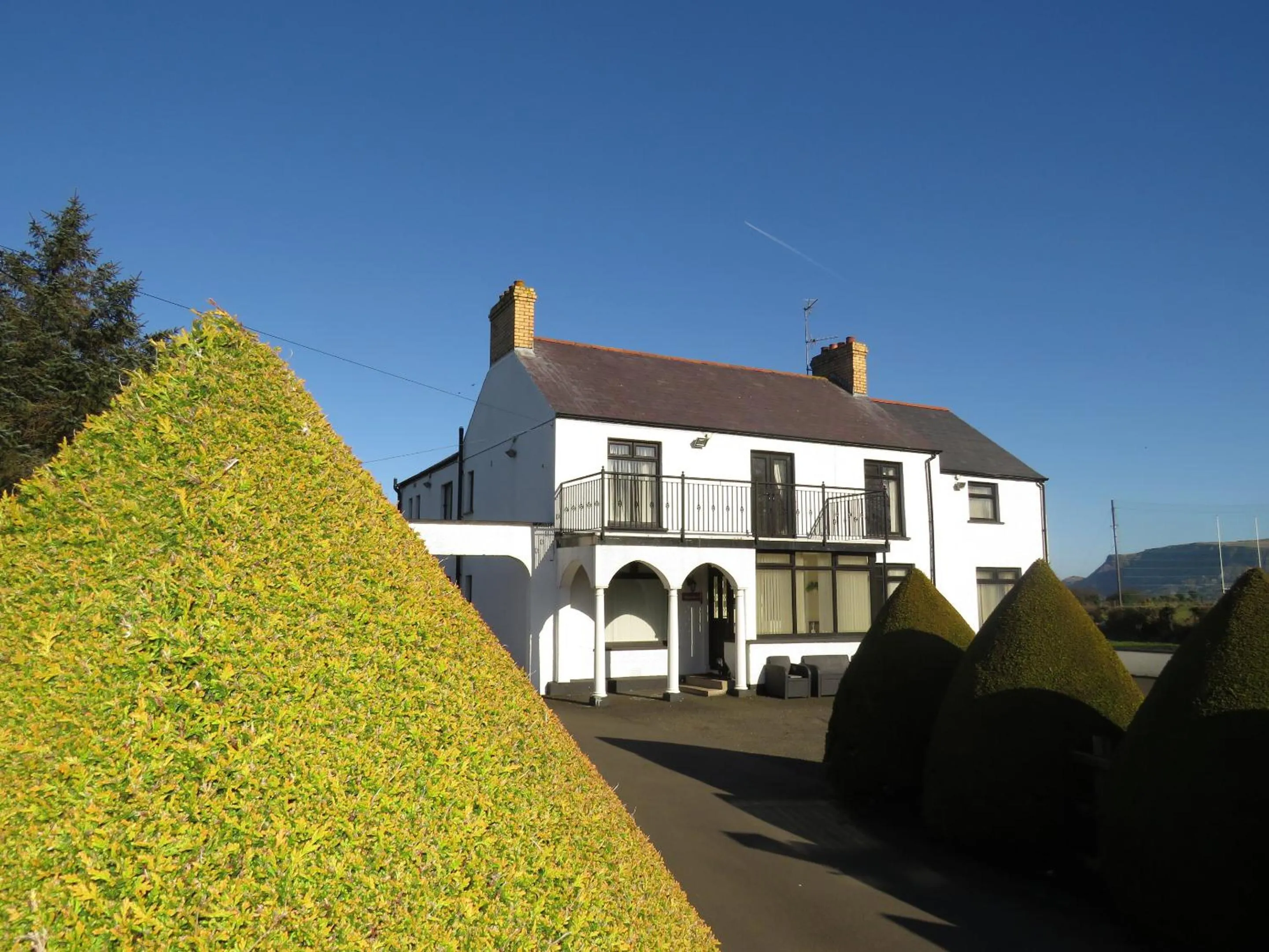 Property building in Glendale Guestrooms