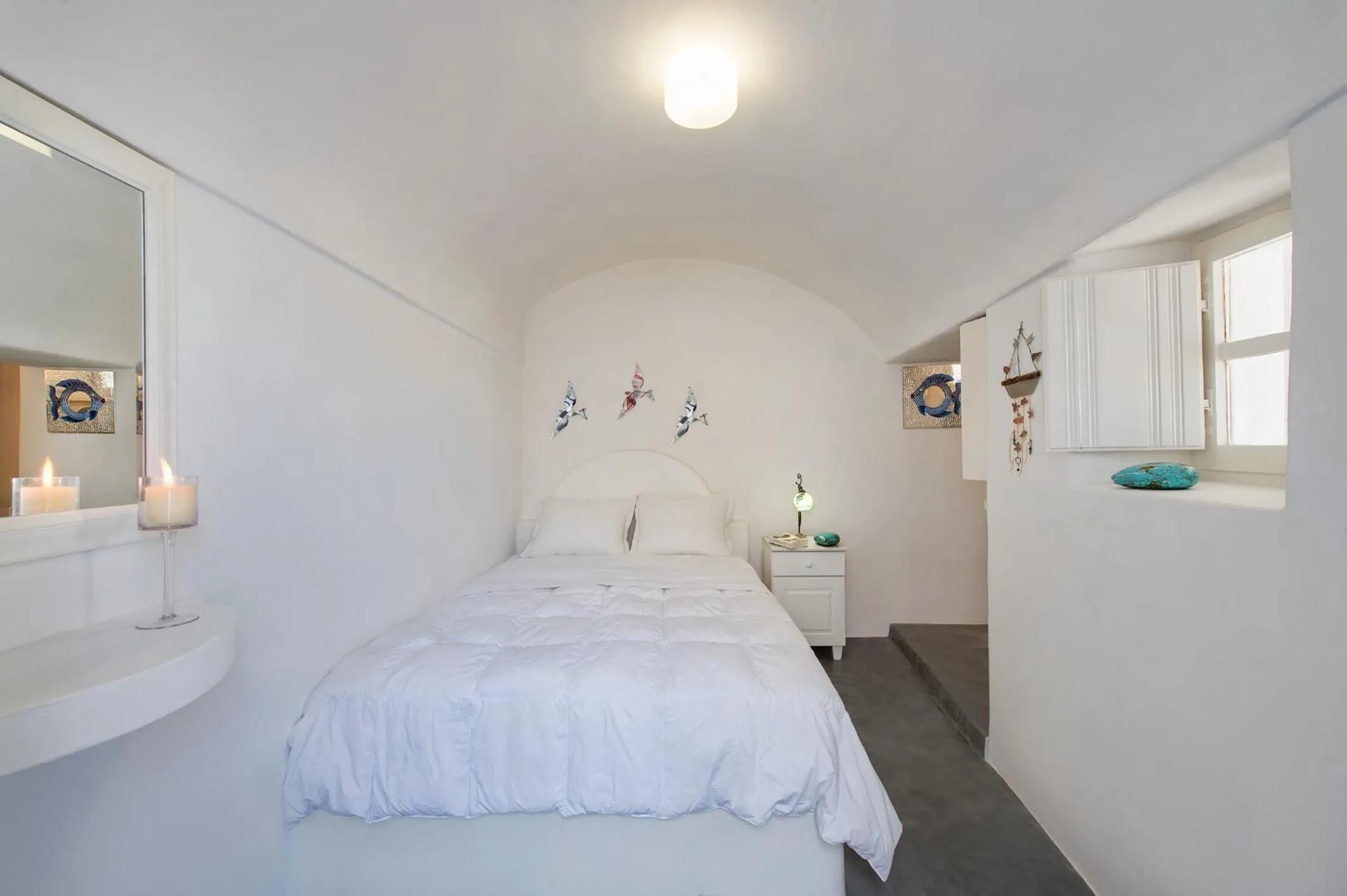 Photo of the whole room, Bed in White Cave Private Villa