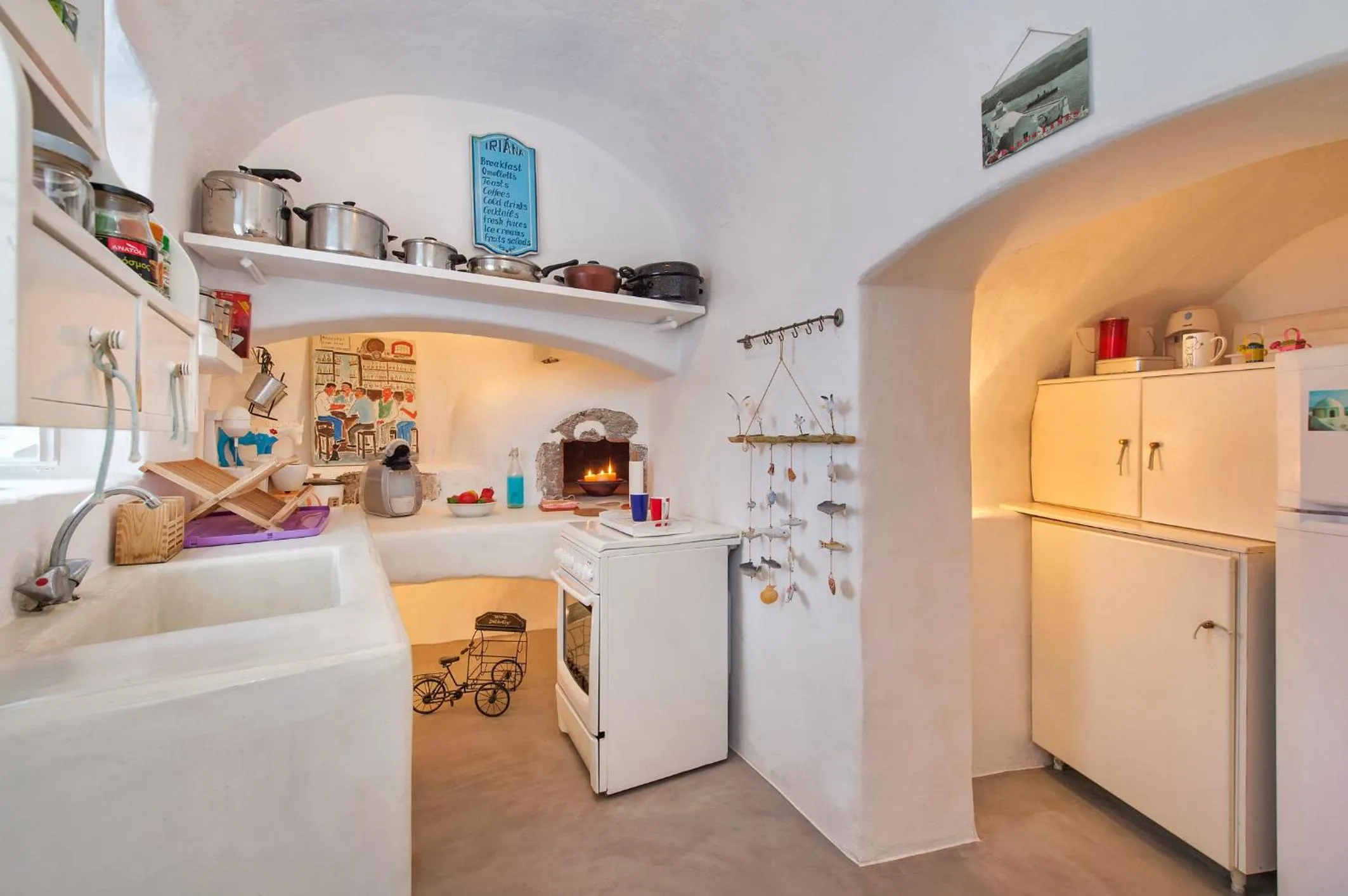 Kitchen or kitchenette in White Cave Private Villa