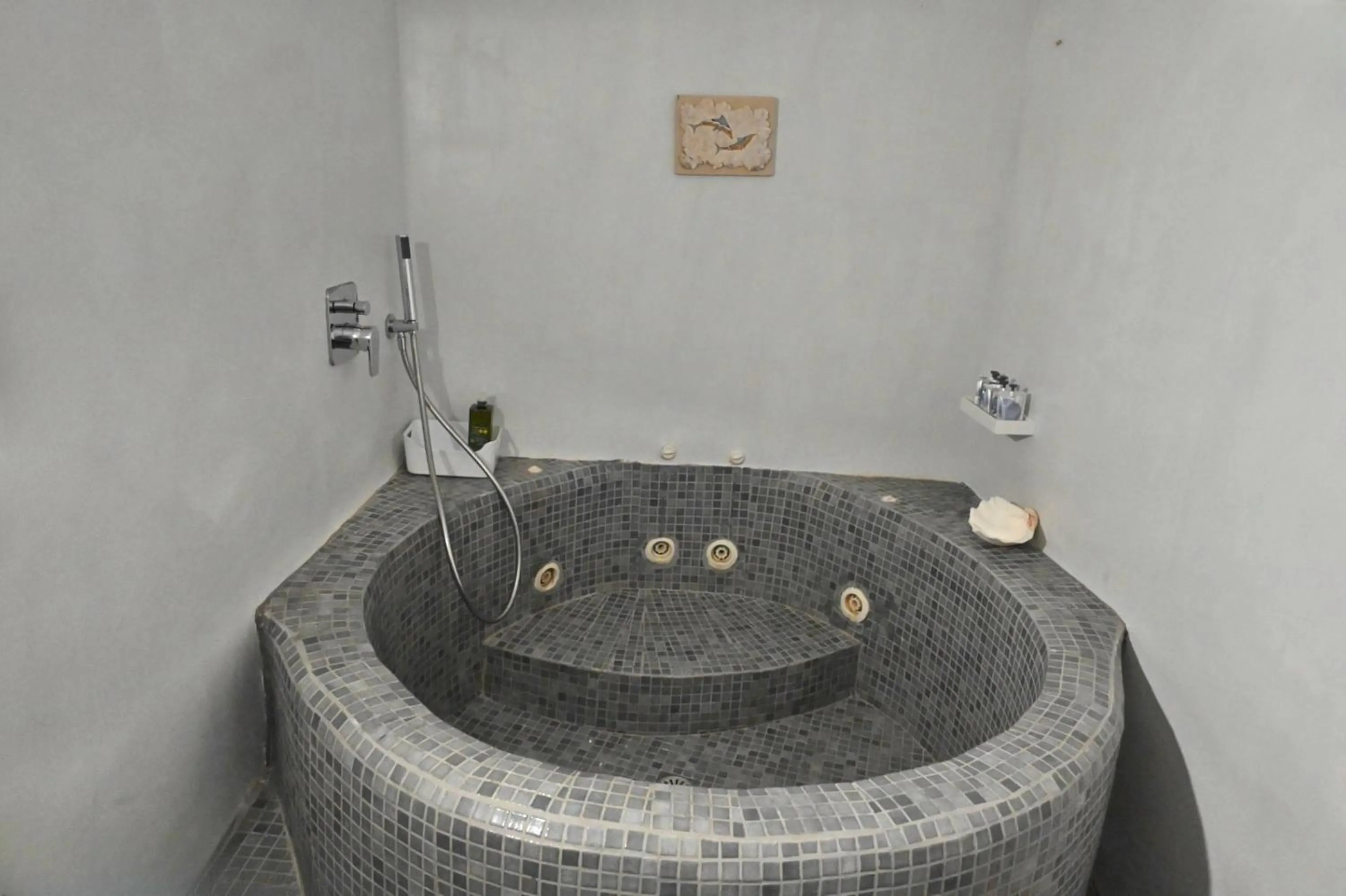 Hot Tub in White Cave Private Villa