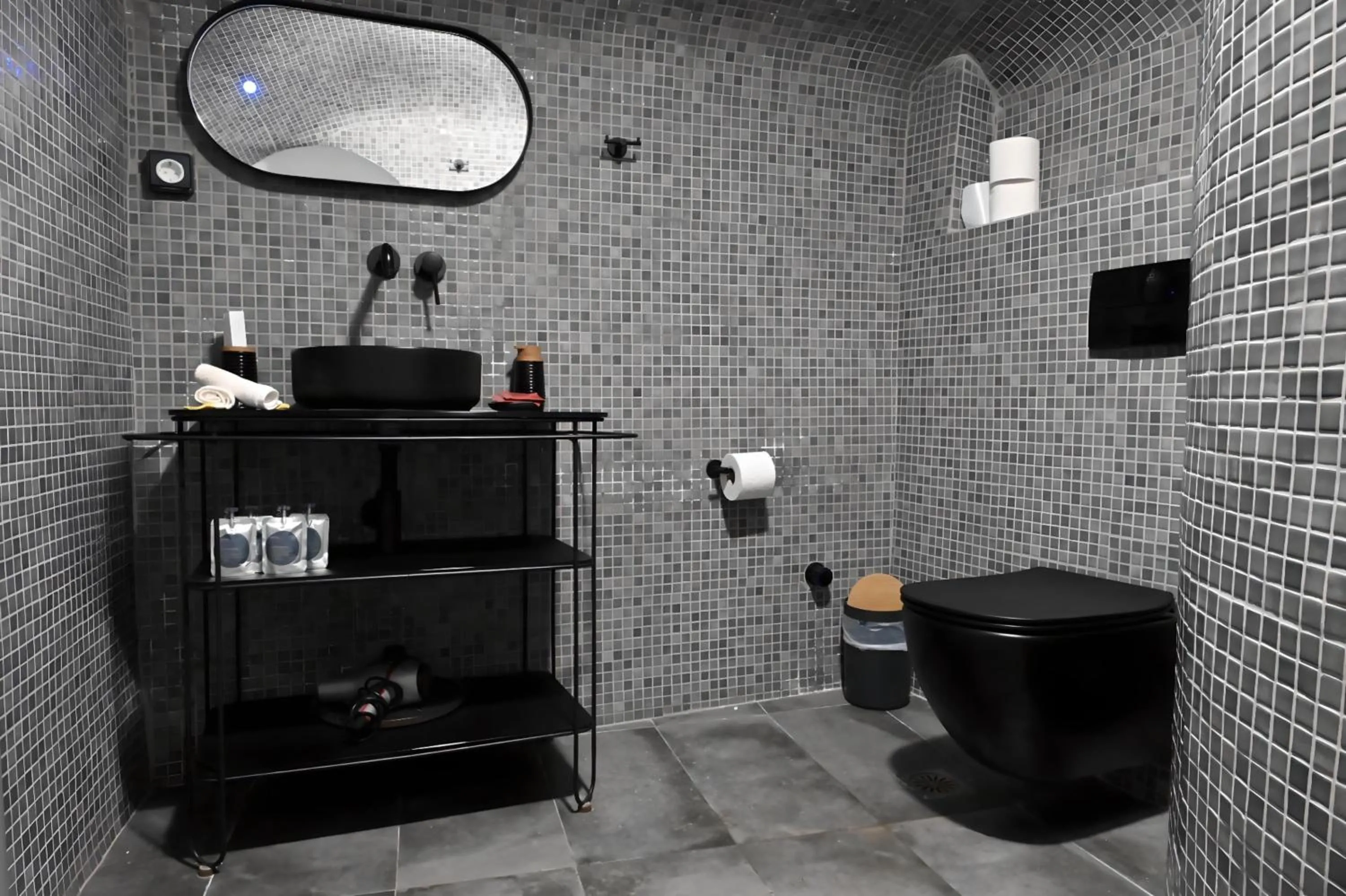 Bathroom in White Cave Private Villa