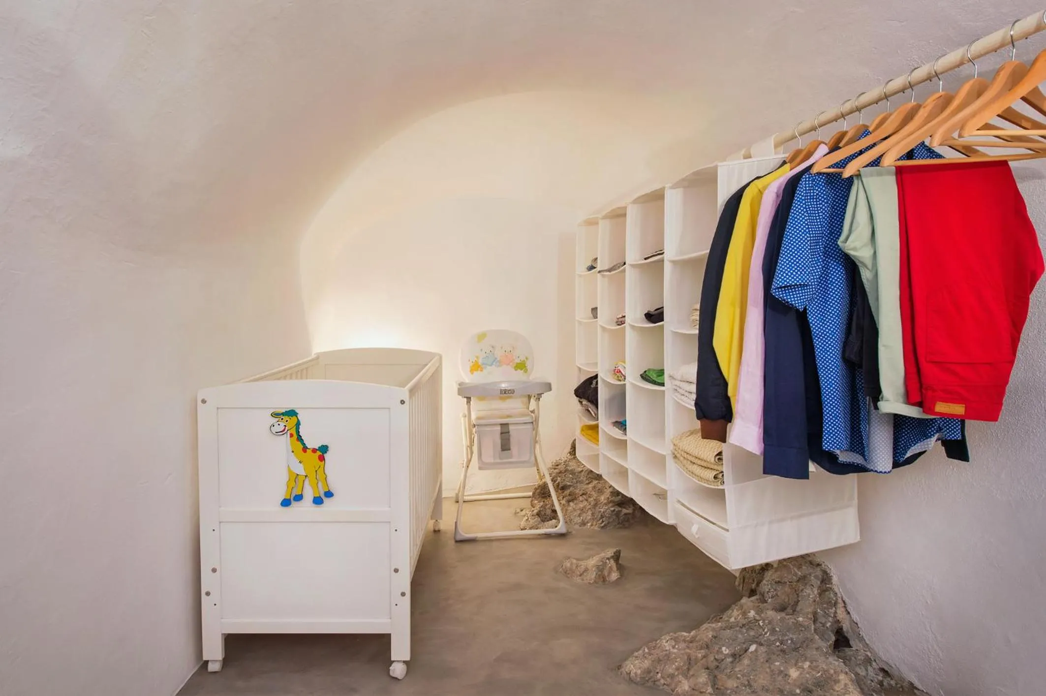 cot in White Cave Private Villa