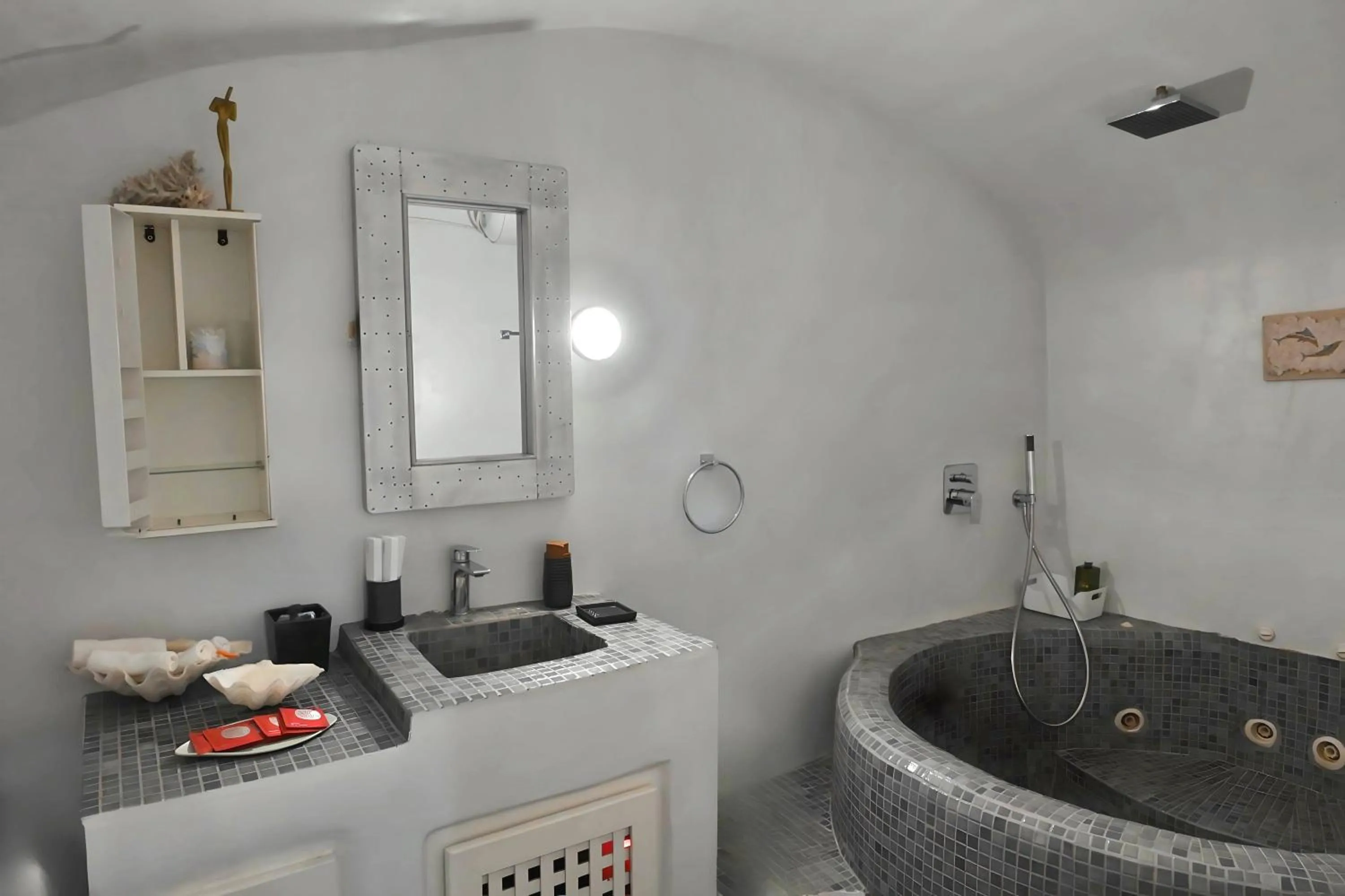 Bathroom in White Cave Private Villa
