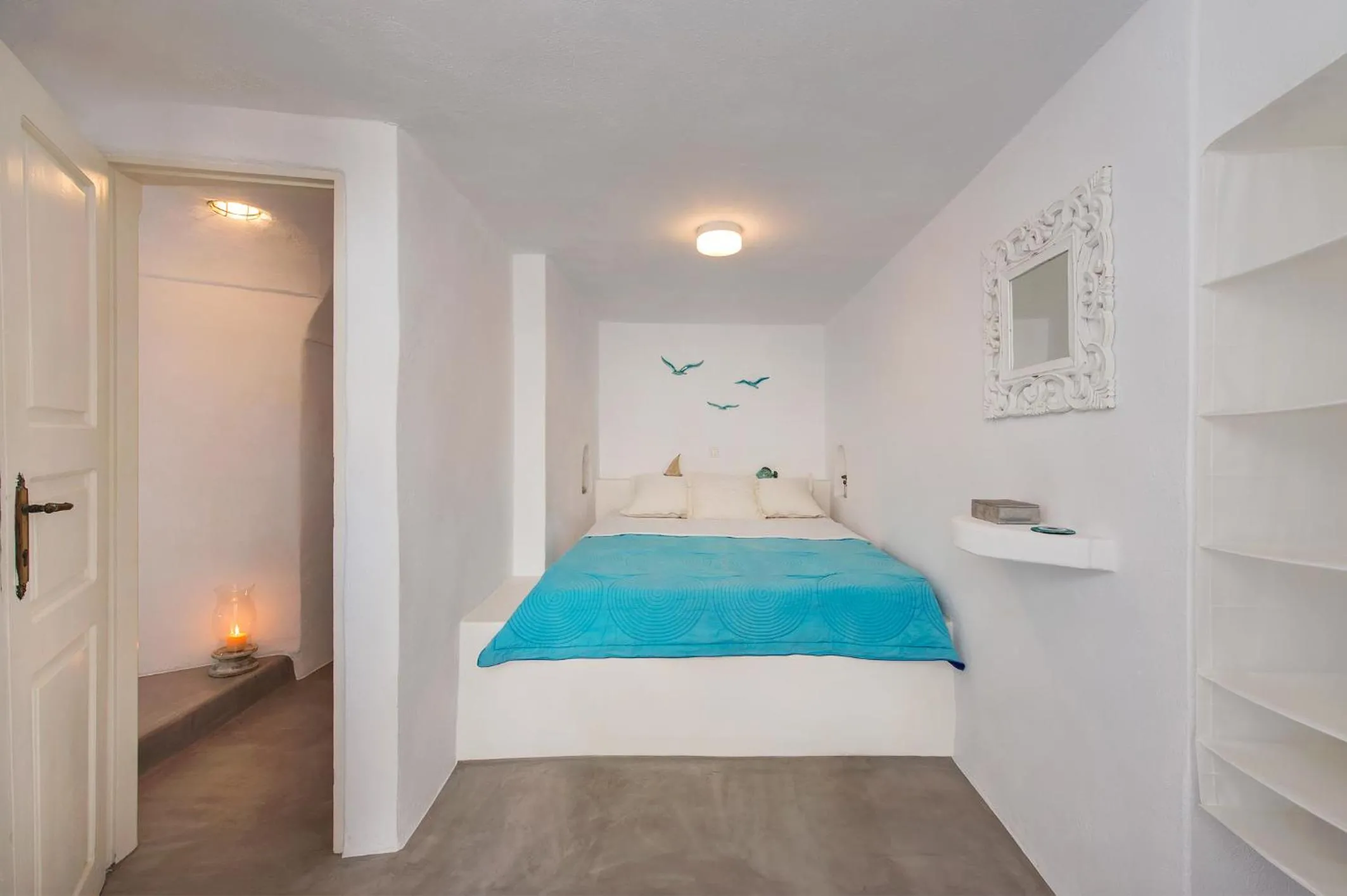 Photo of the whole room, Bed in White Cave Private Villa