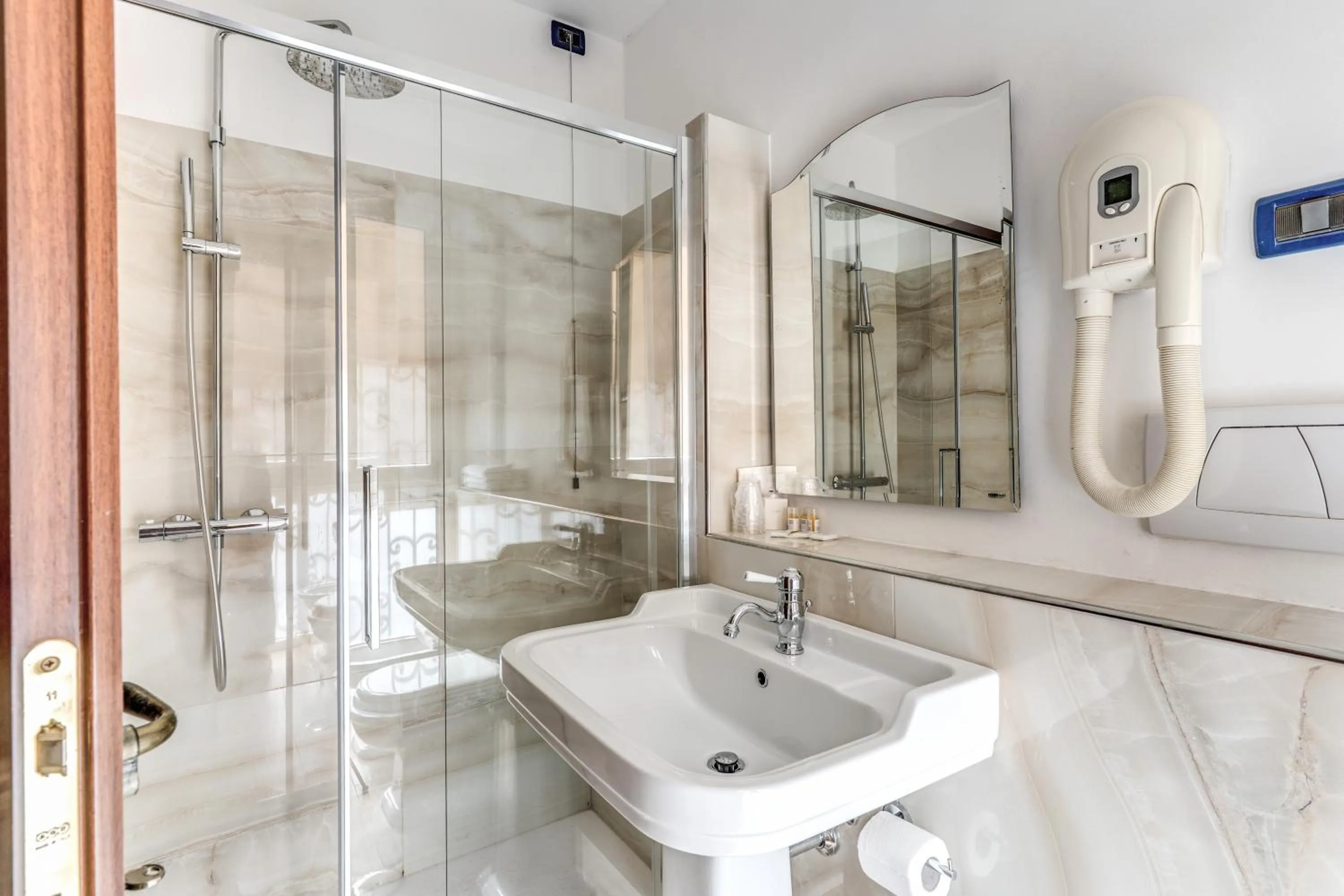 Shower in Residenza Ave Roma