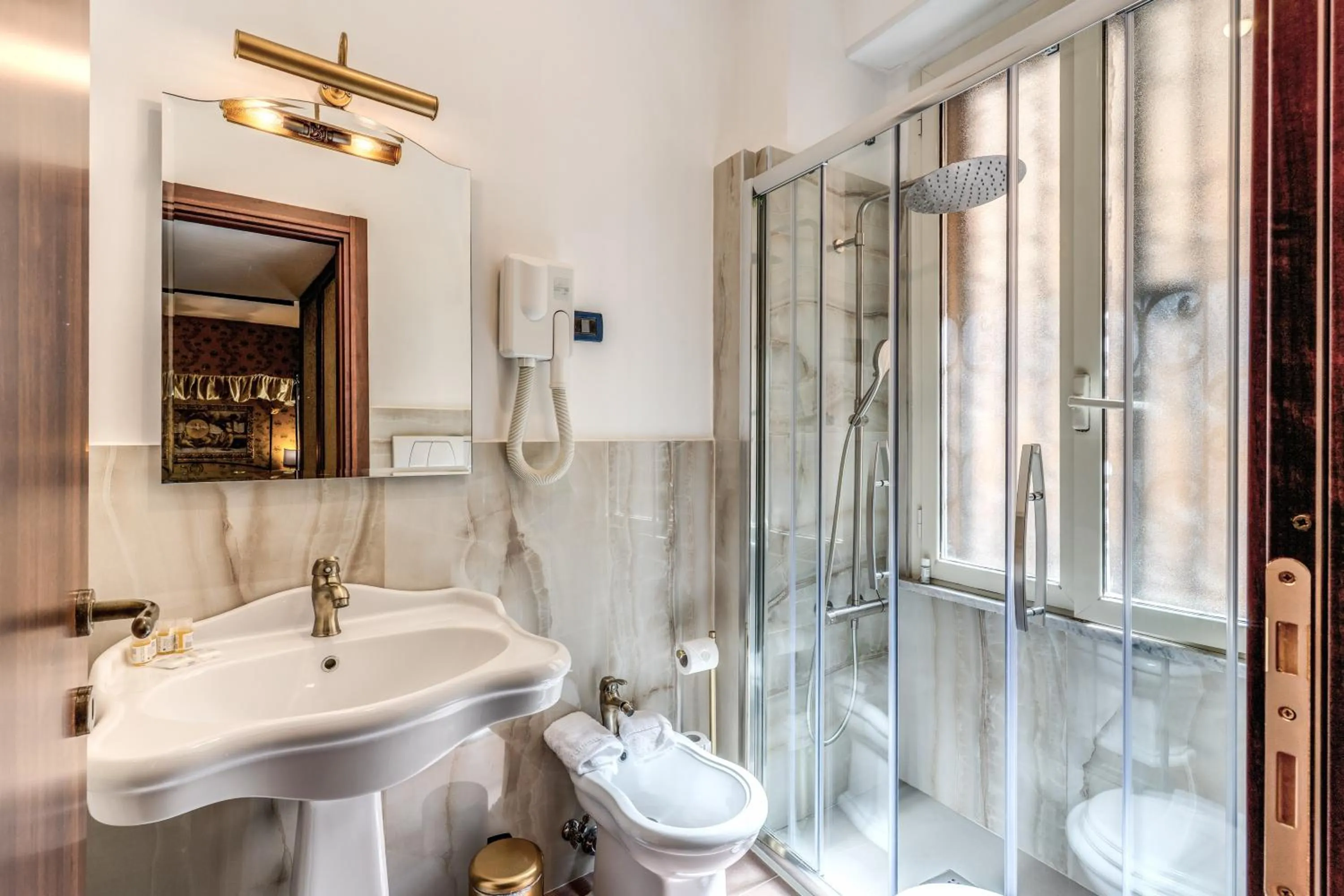 Shower in Residenza Ave Roma