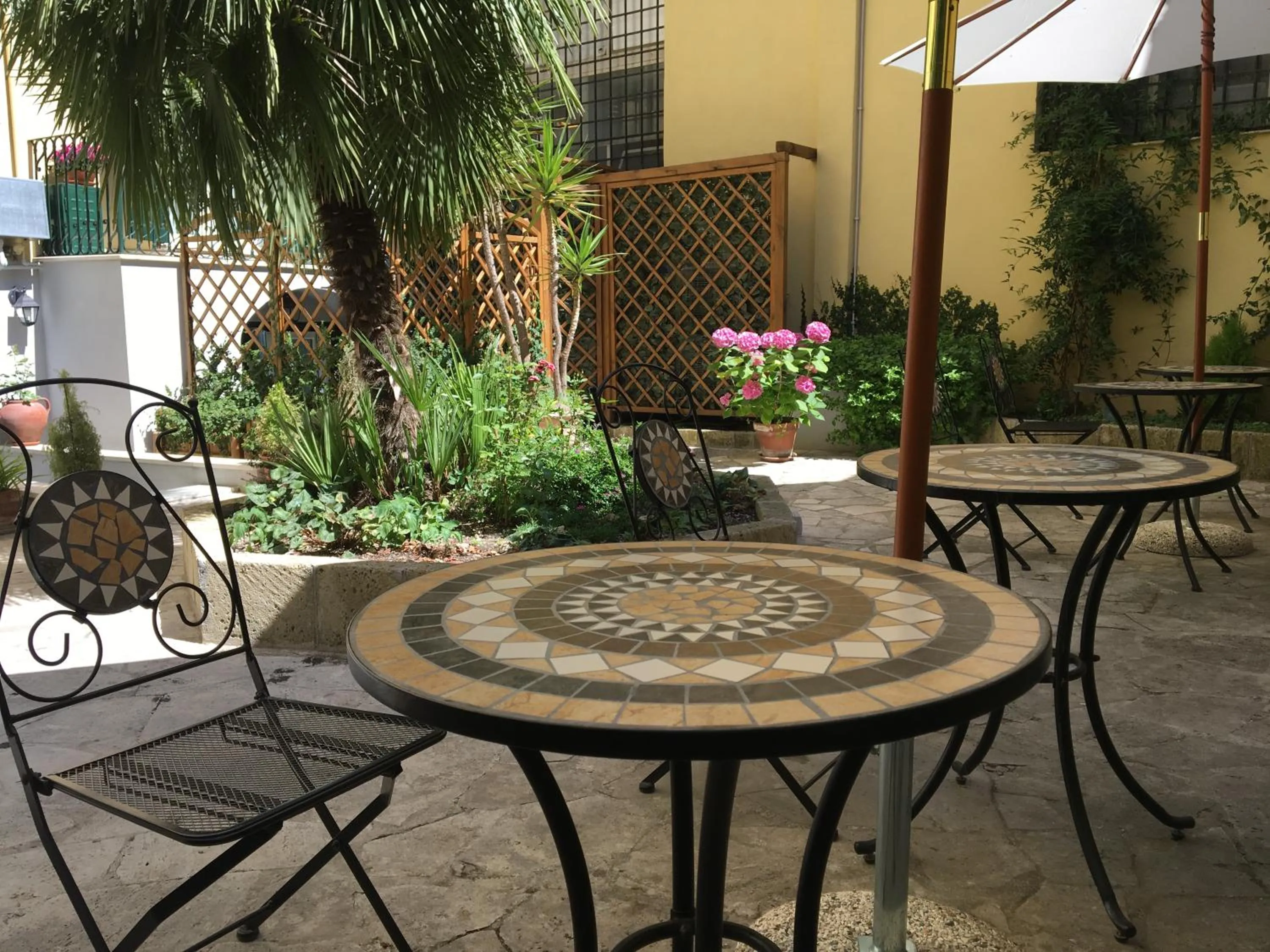 Garden view in Domus Terenzio