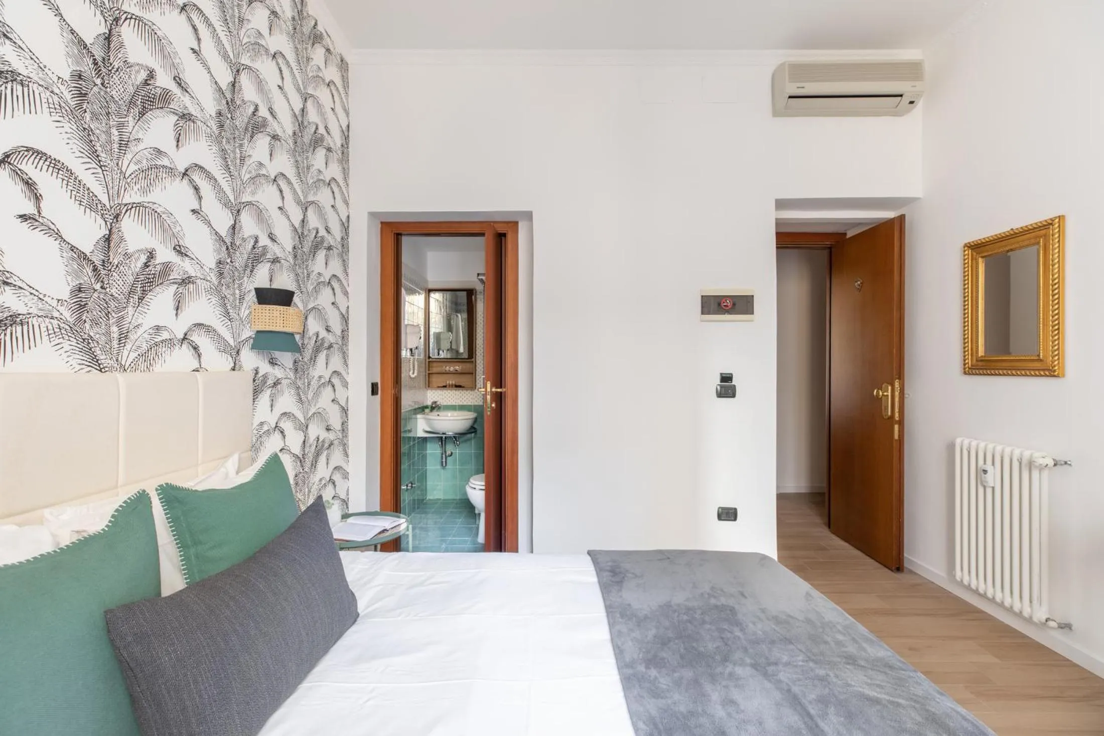 Bed in Residenza Vaticana