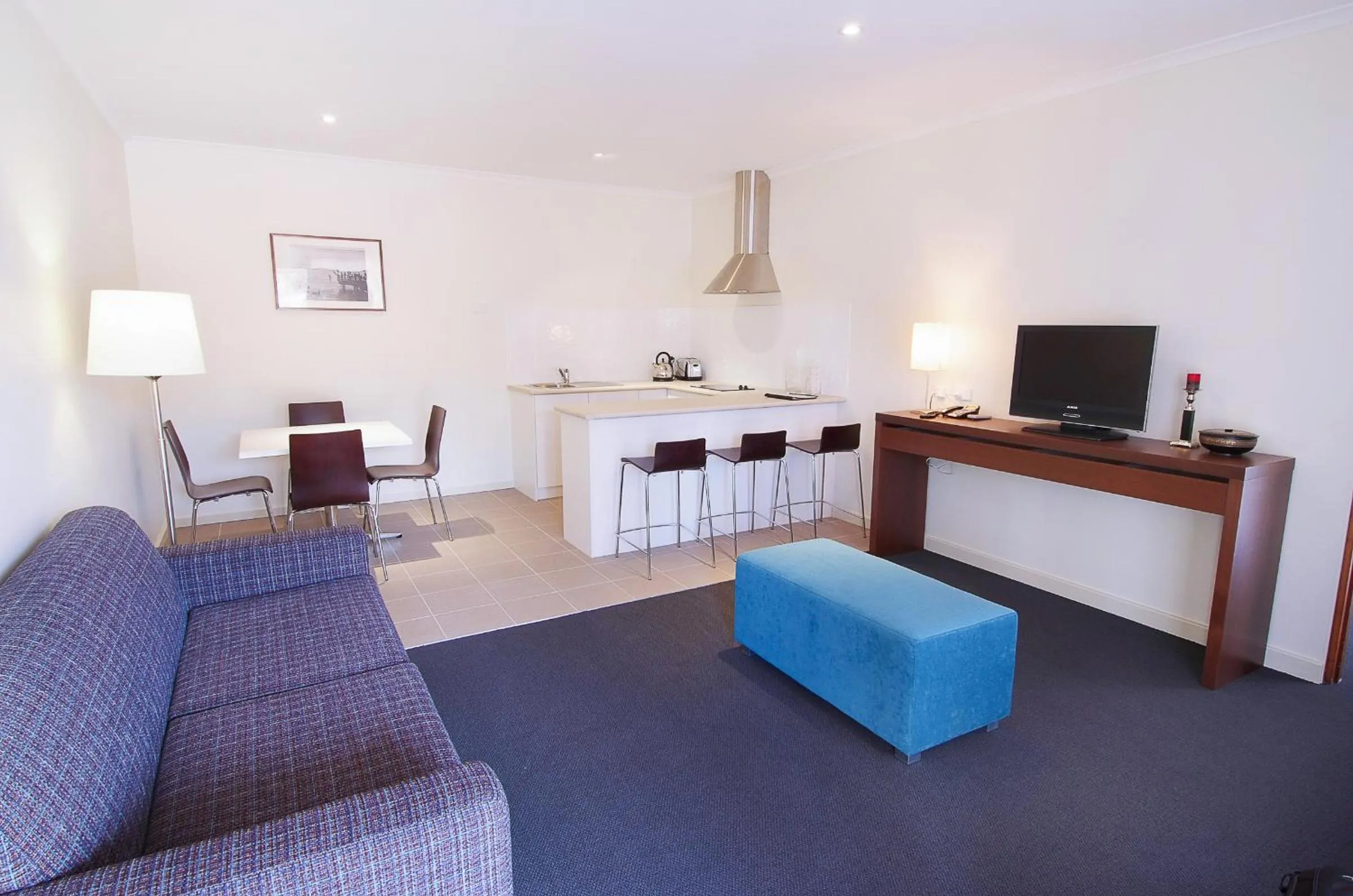 Kitchen or kitchenette in Standpipe Golf Motor Inn