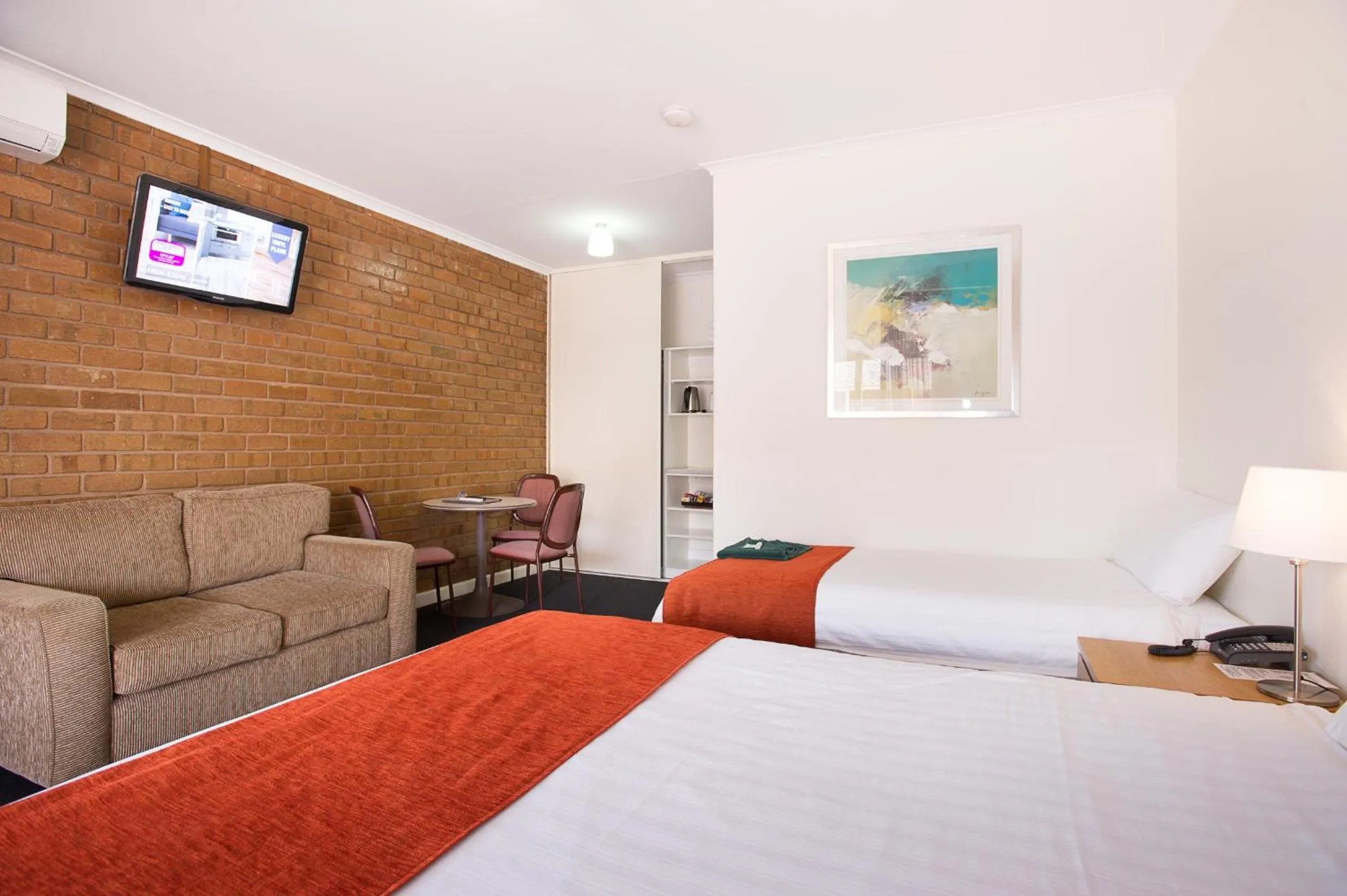 Bedroom, Bed in Standpipe Golf Motor Inn