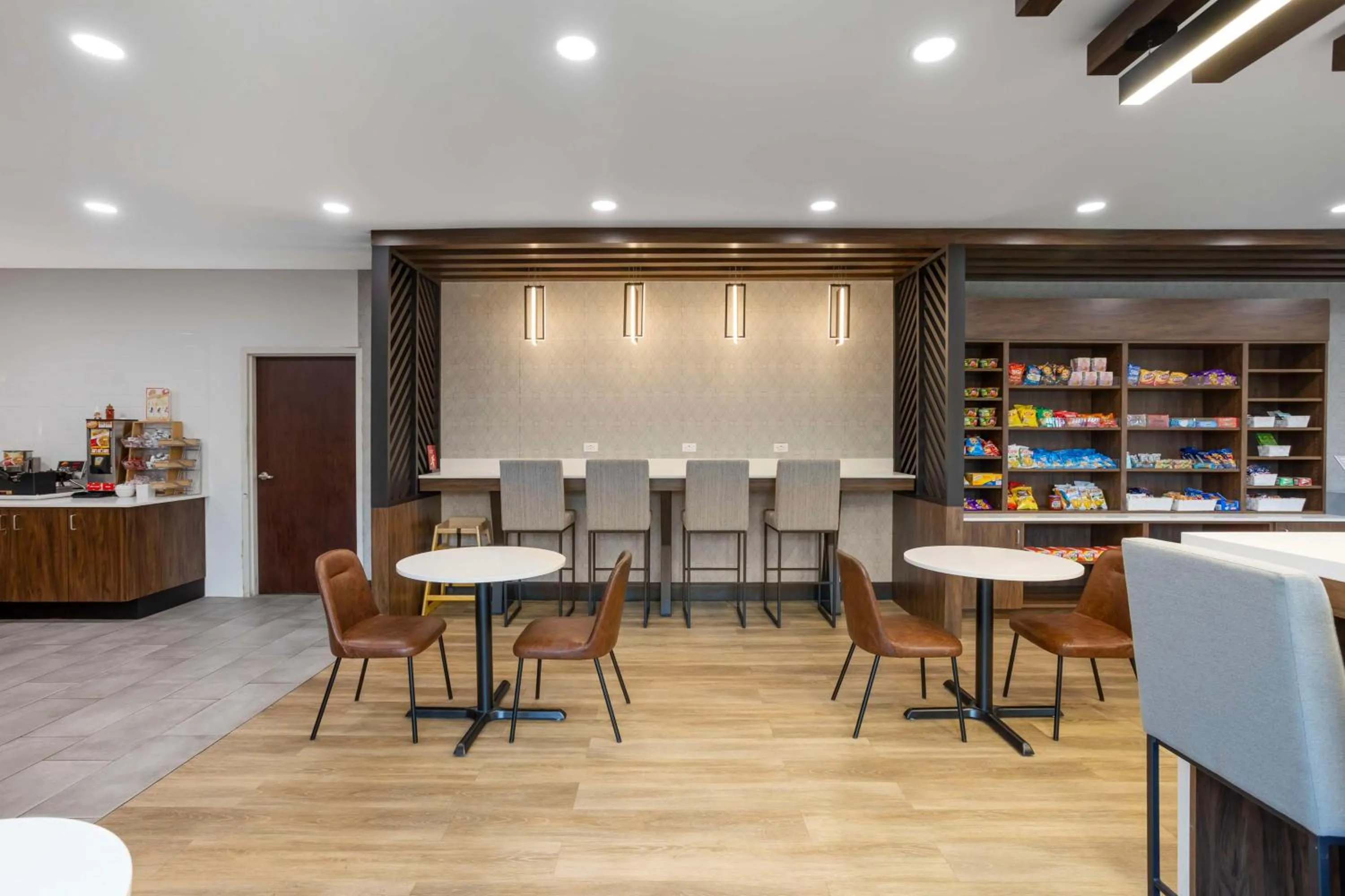 Breakfast in Best Western Plus Columbia Inn