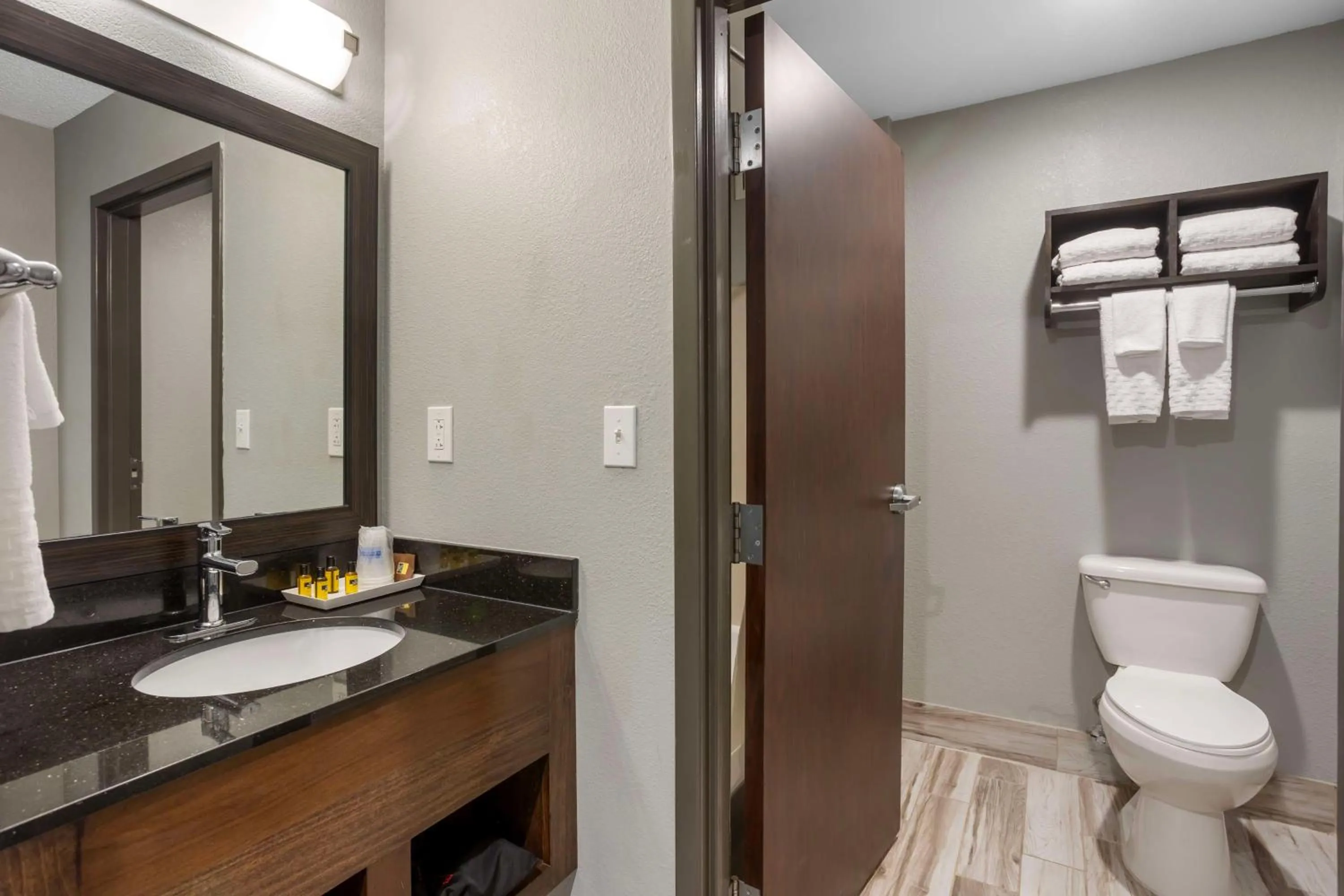 Bathroom in Best Western Plus Columbia Inn