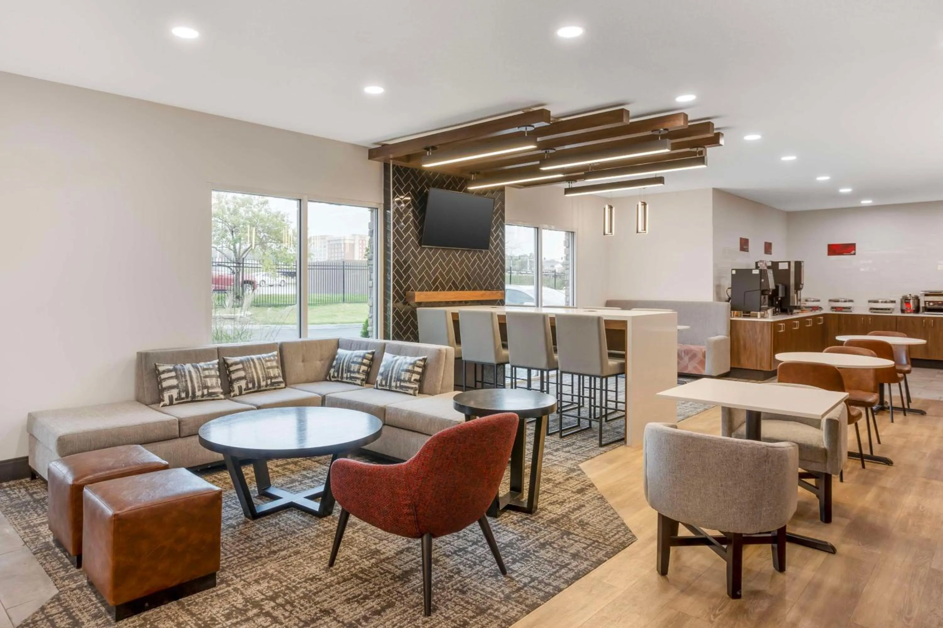 Breakfast in Best Western Plus Columbia Inn