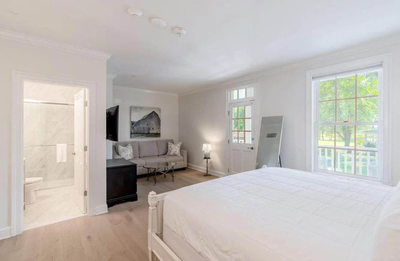 Bed in Kent Island Resort