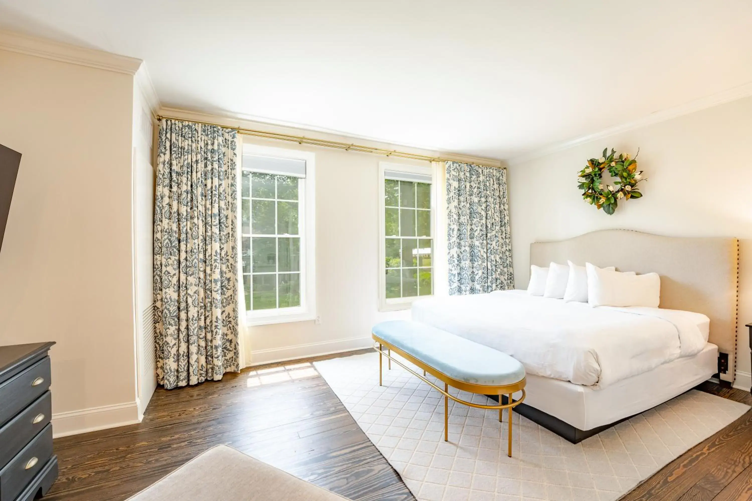 Standard King Room in Kent Island Resort Standard King Room in Kent Island Resort