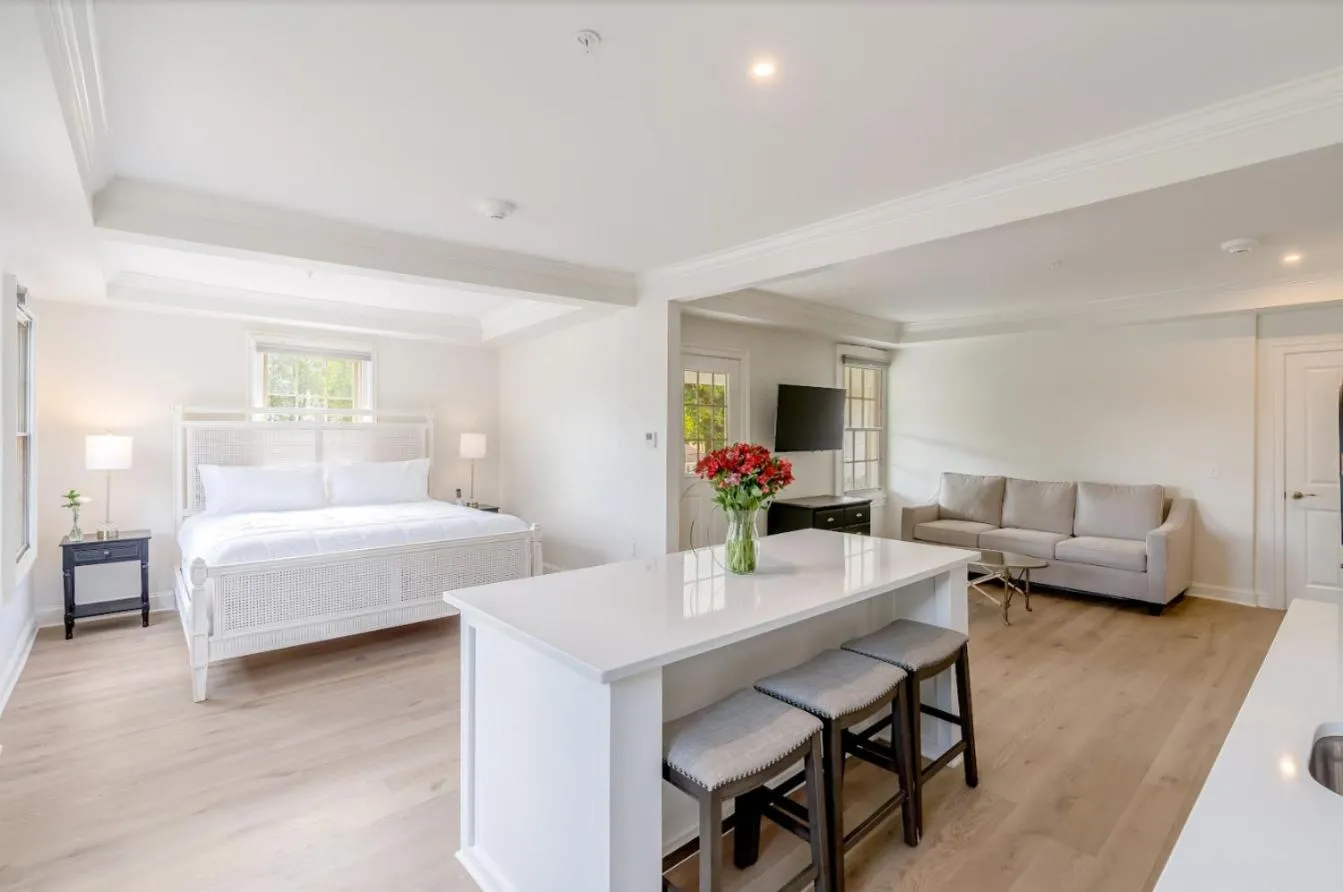 Bed in Kent Island Resort