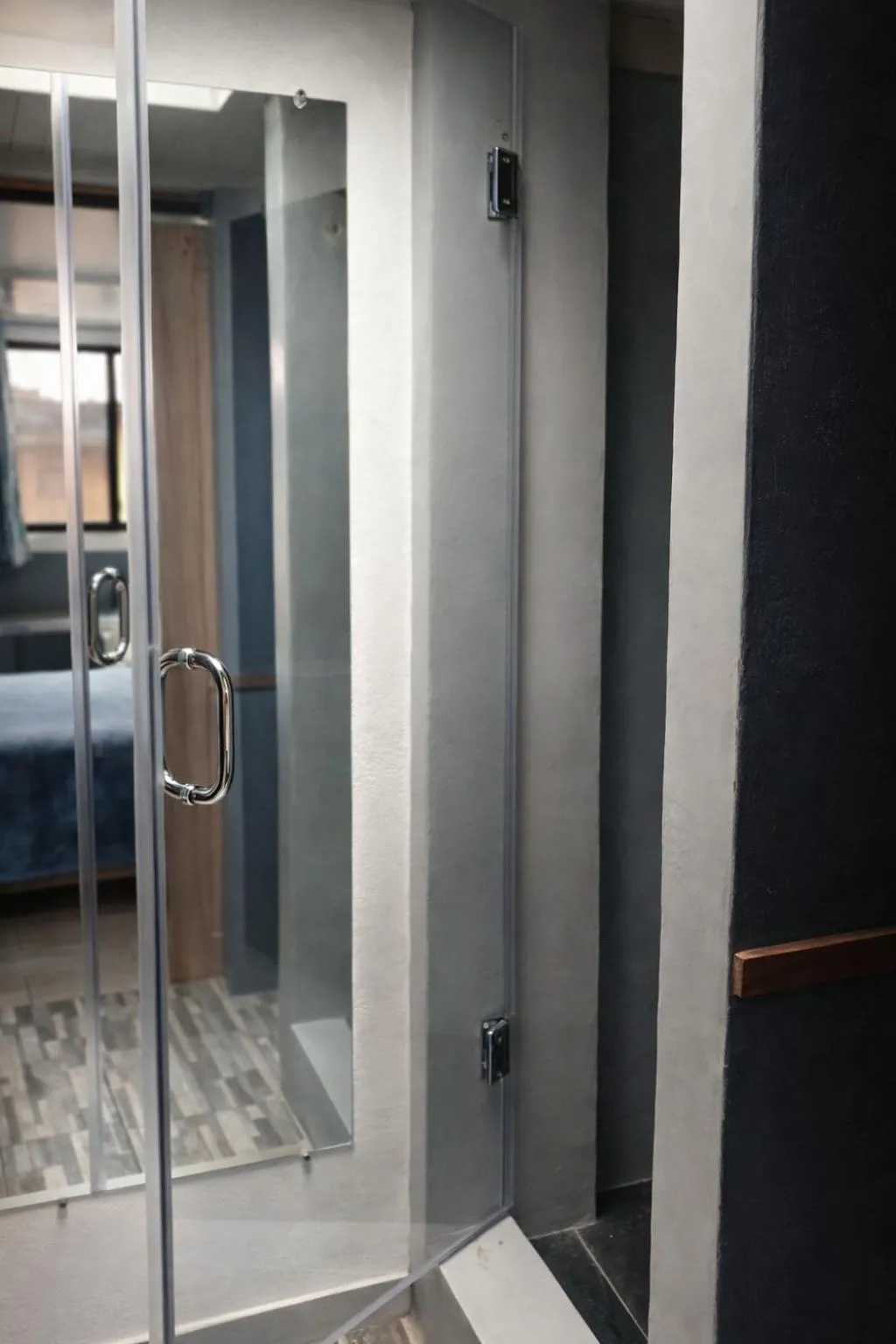 Shower, Bed in La Bicok EcoLodge