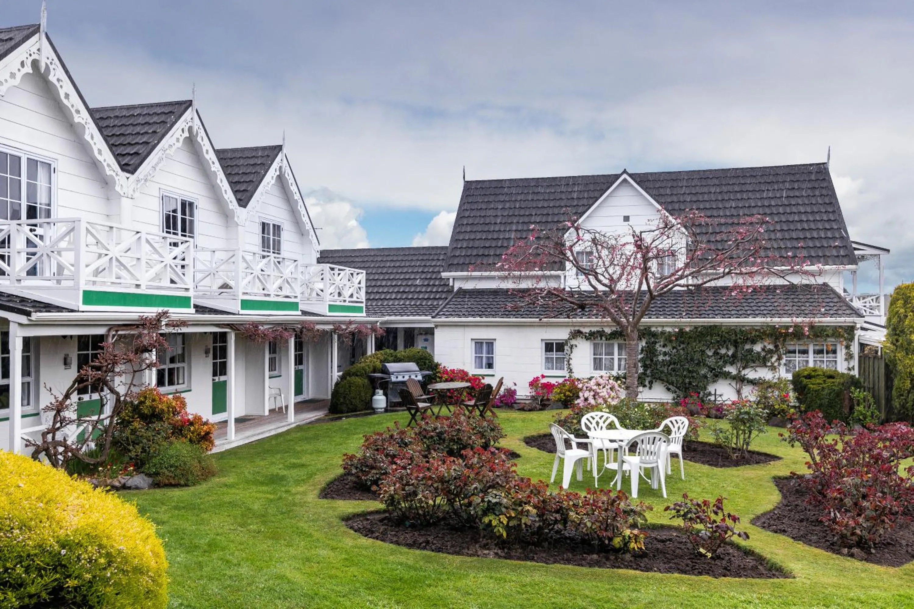 BBQ facilities in Phoenix Thermal Resort - Taupo